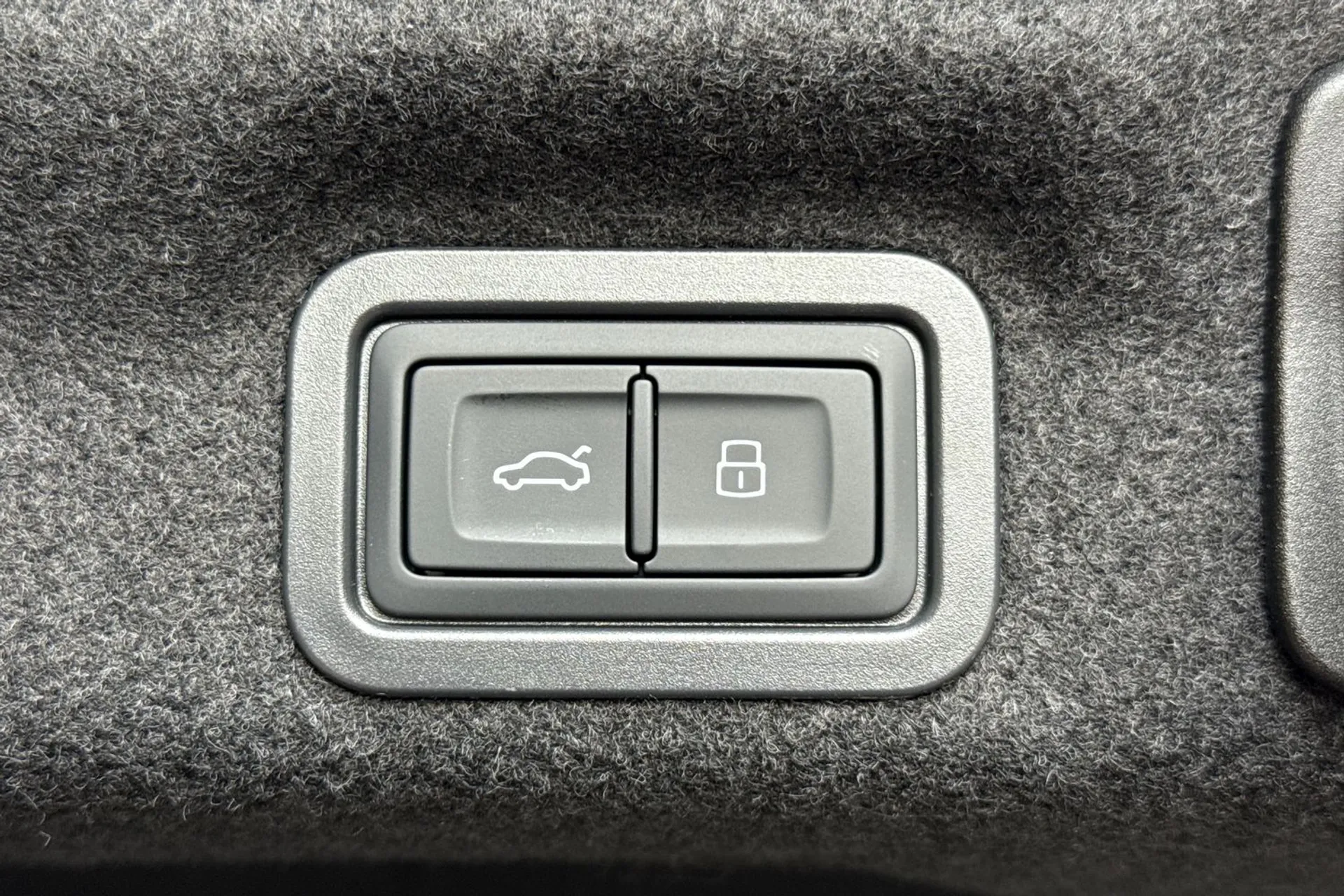 Audi A6 thumbnail image number 19