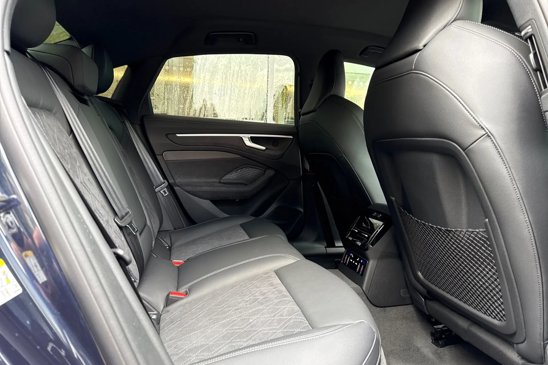 Audi A6 thumbnail image number 21