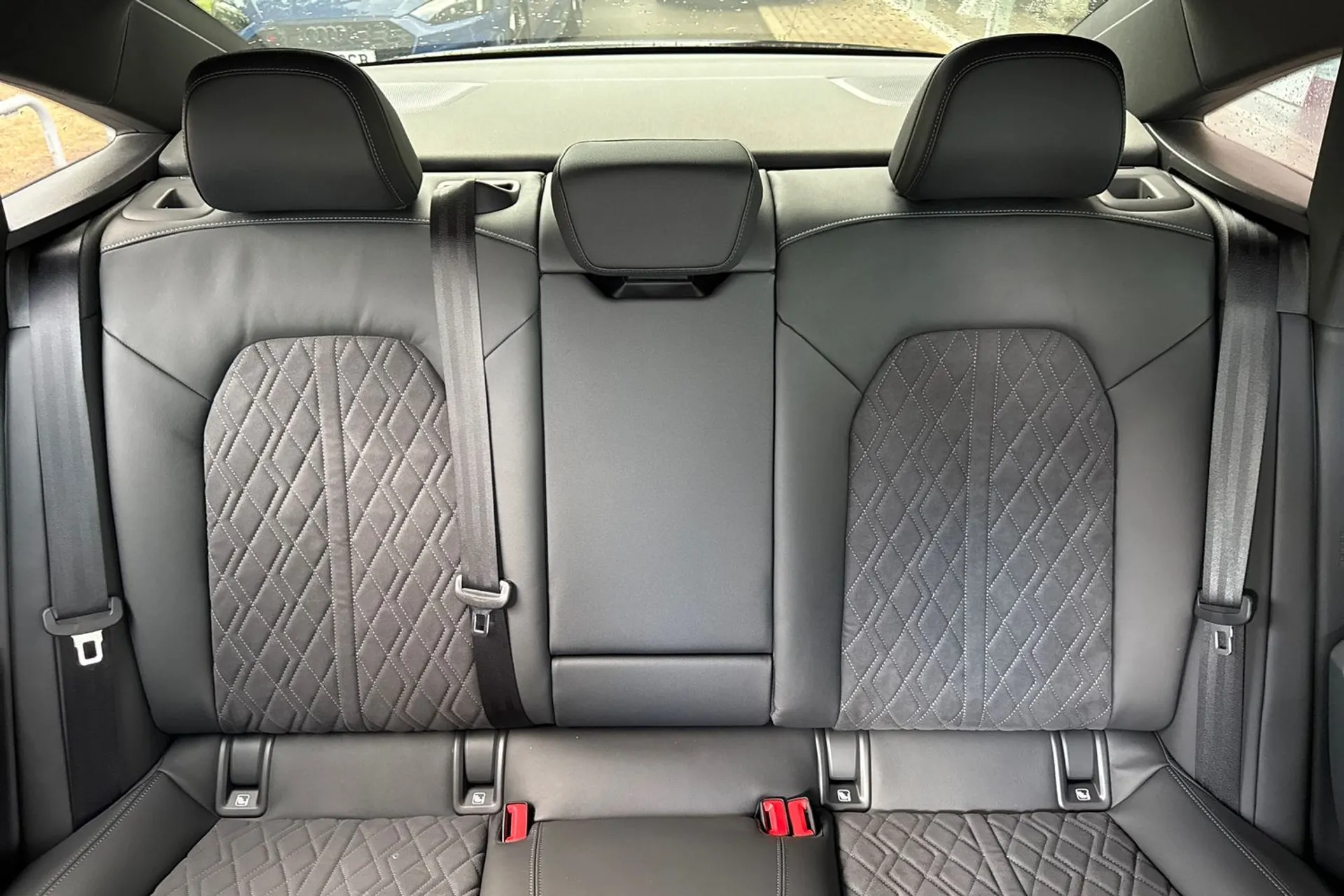 Audi A6 thumbnail image number 28