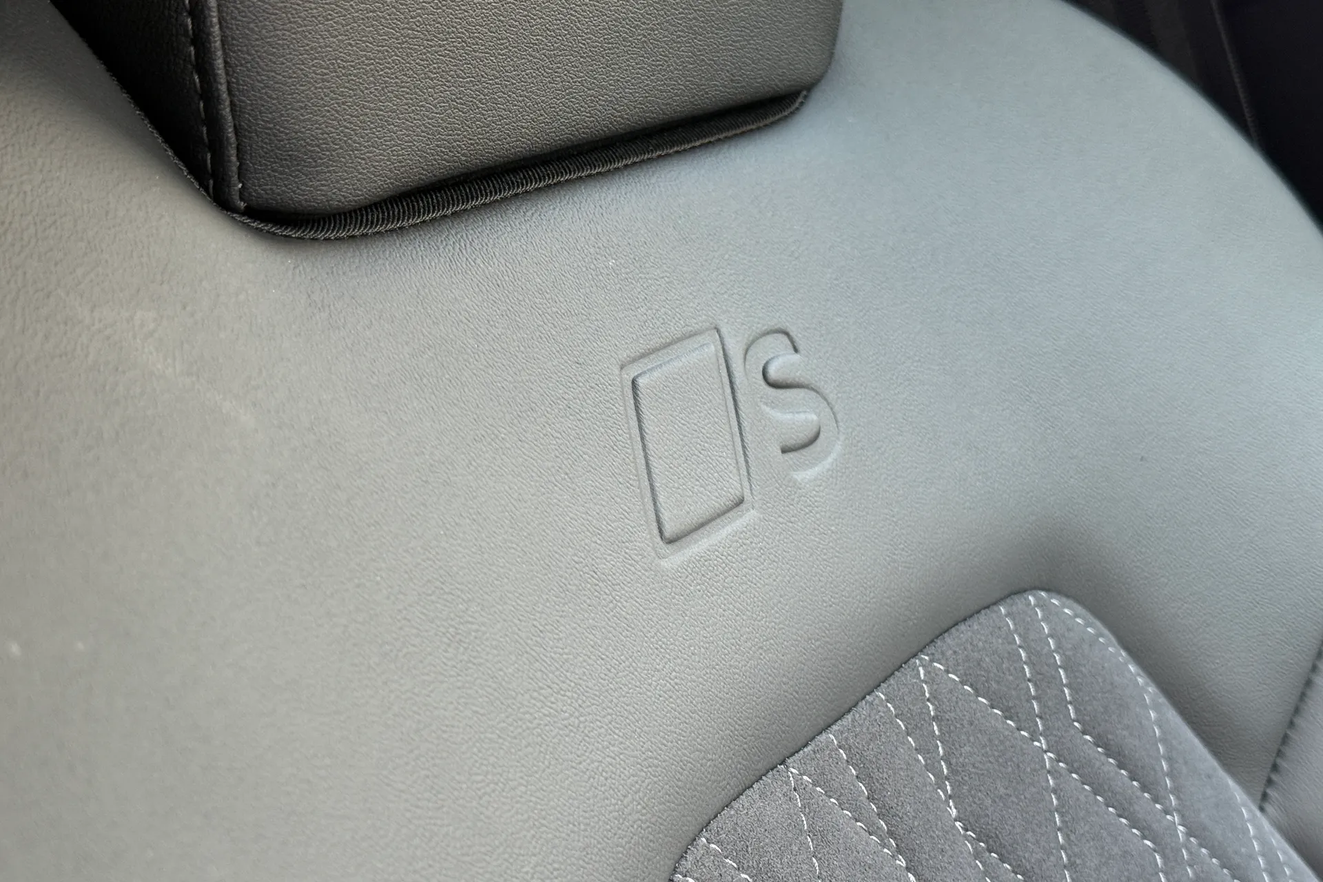Audi A6 thumbnail image number 23