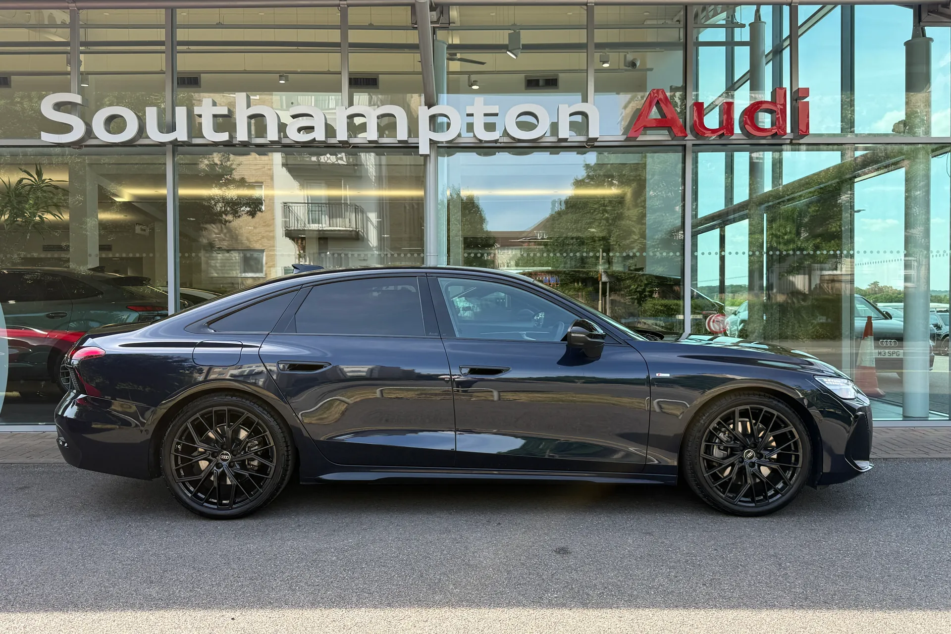 Audi A6 thumbnail image number 2