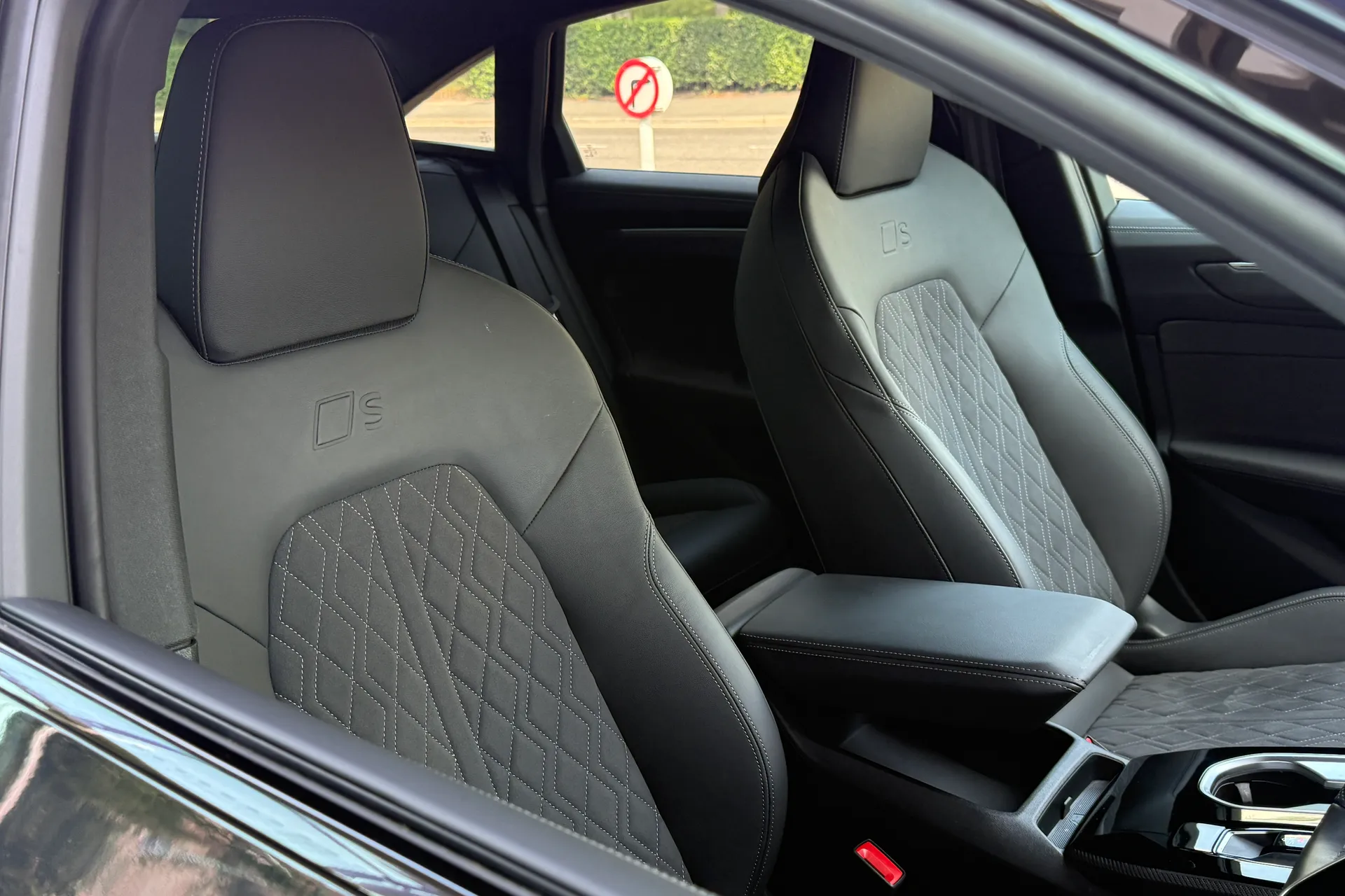Audi A6 thumbnail image number 28