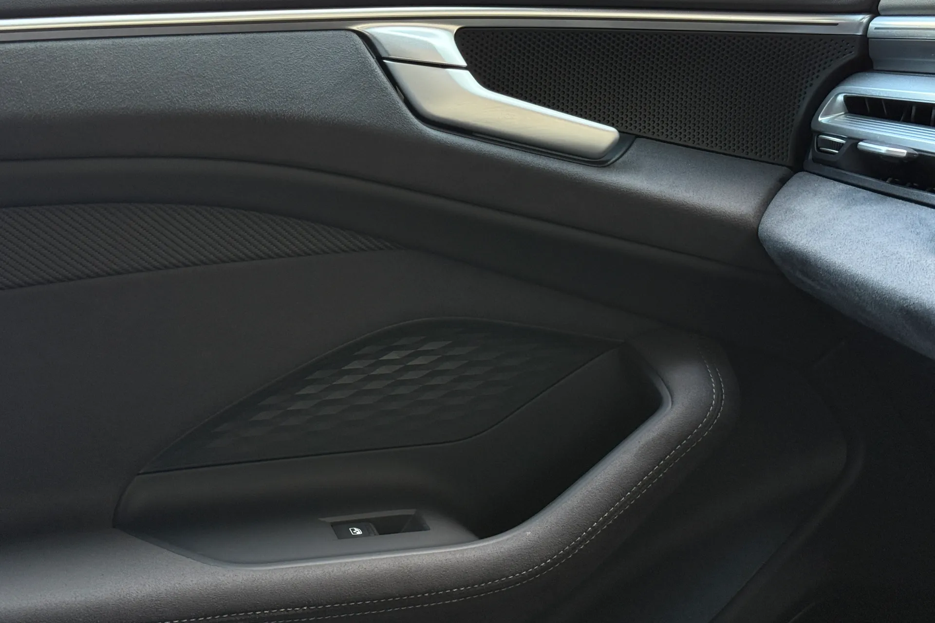 Audi A6 thumbnail image number 22