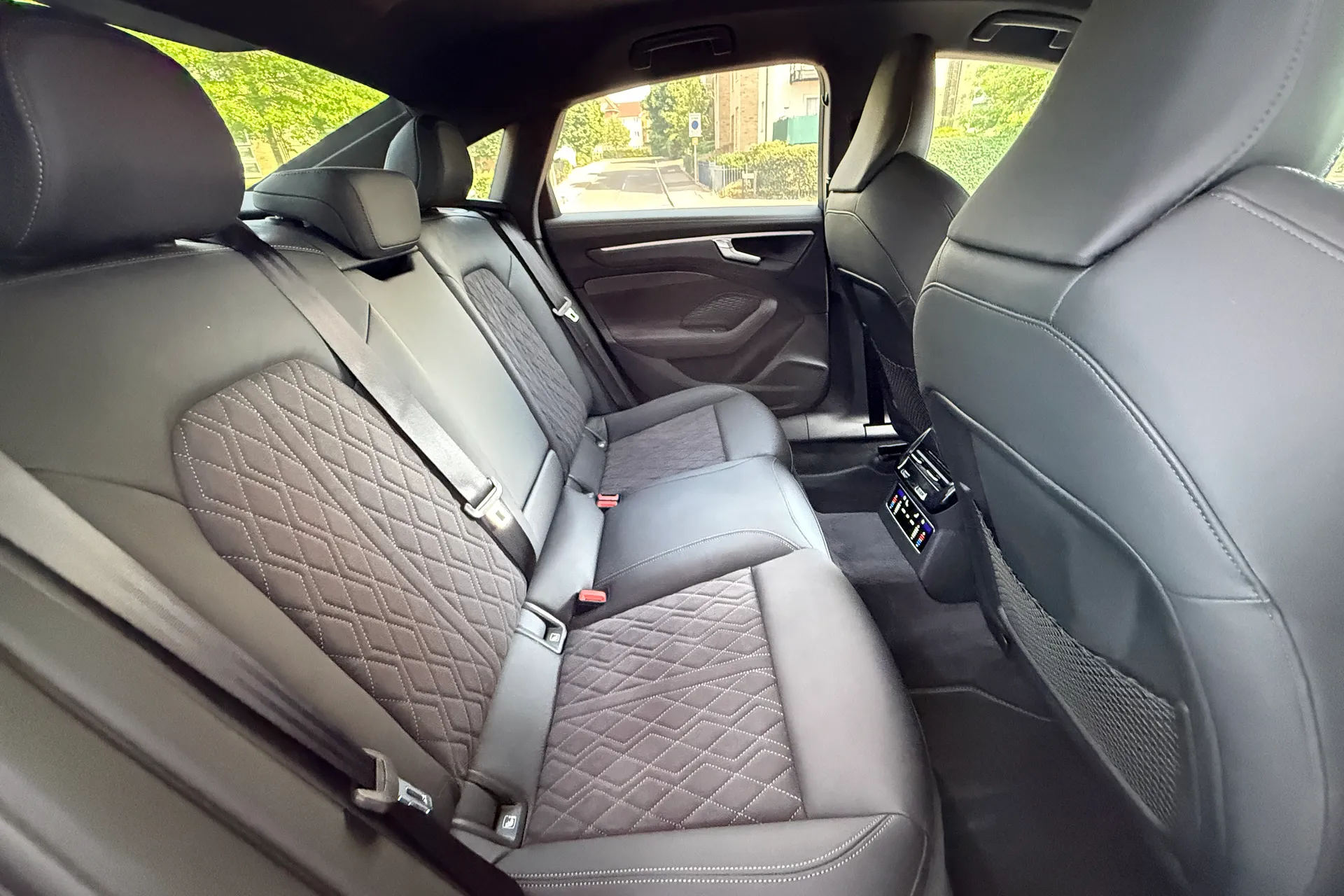 Audi A6 thumbnail image number 33