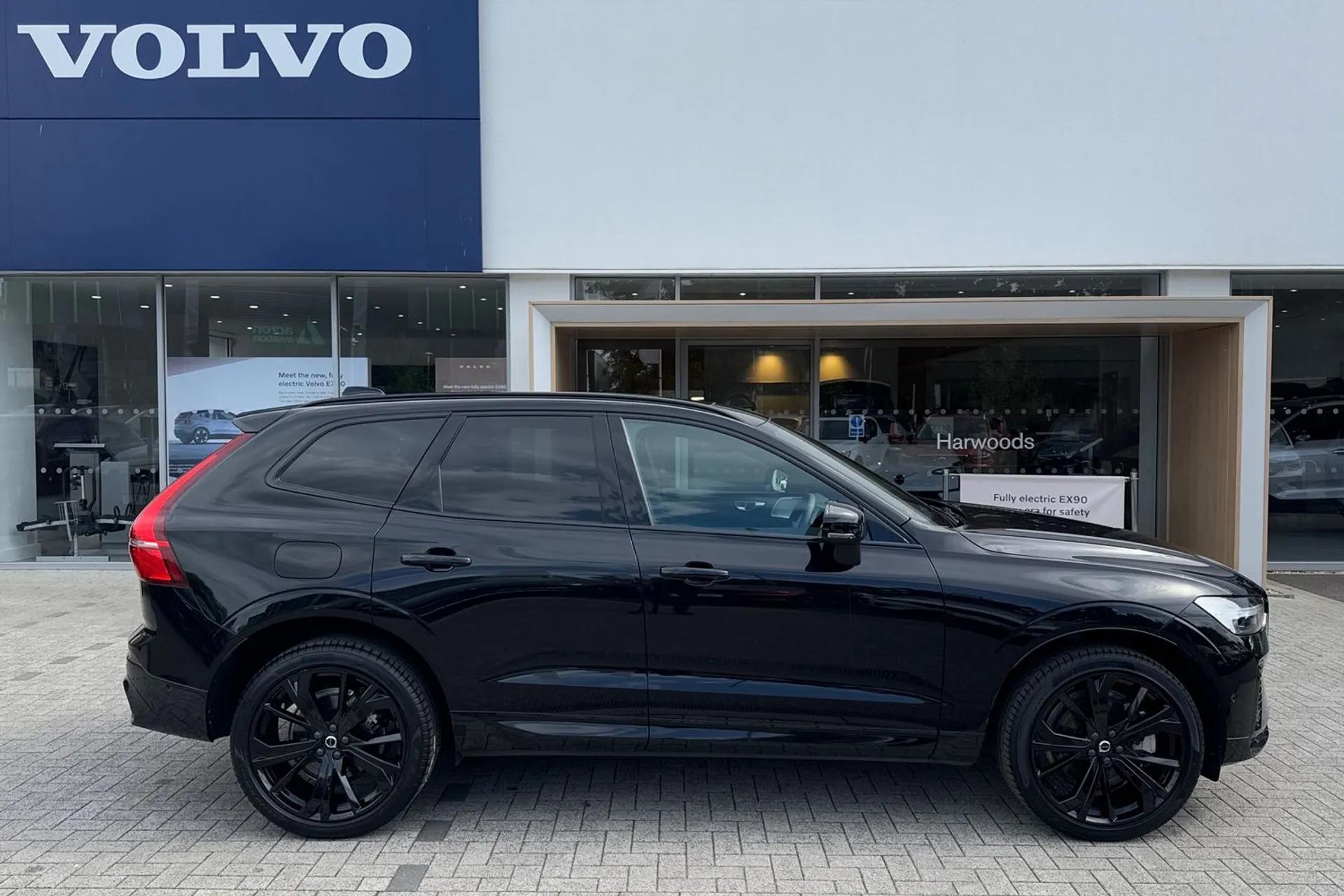 Volvo XC60 thumbnail image number 2