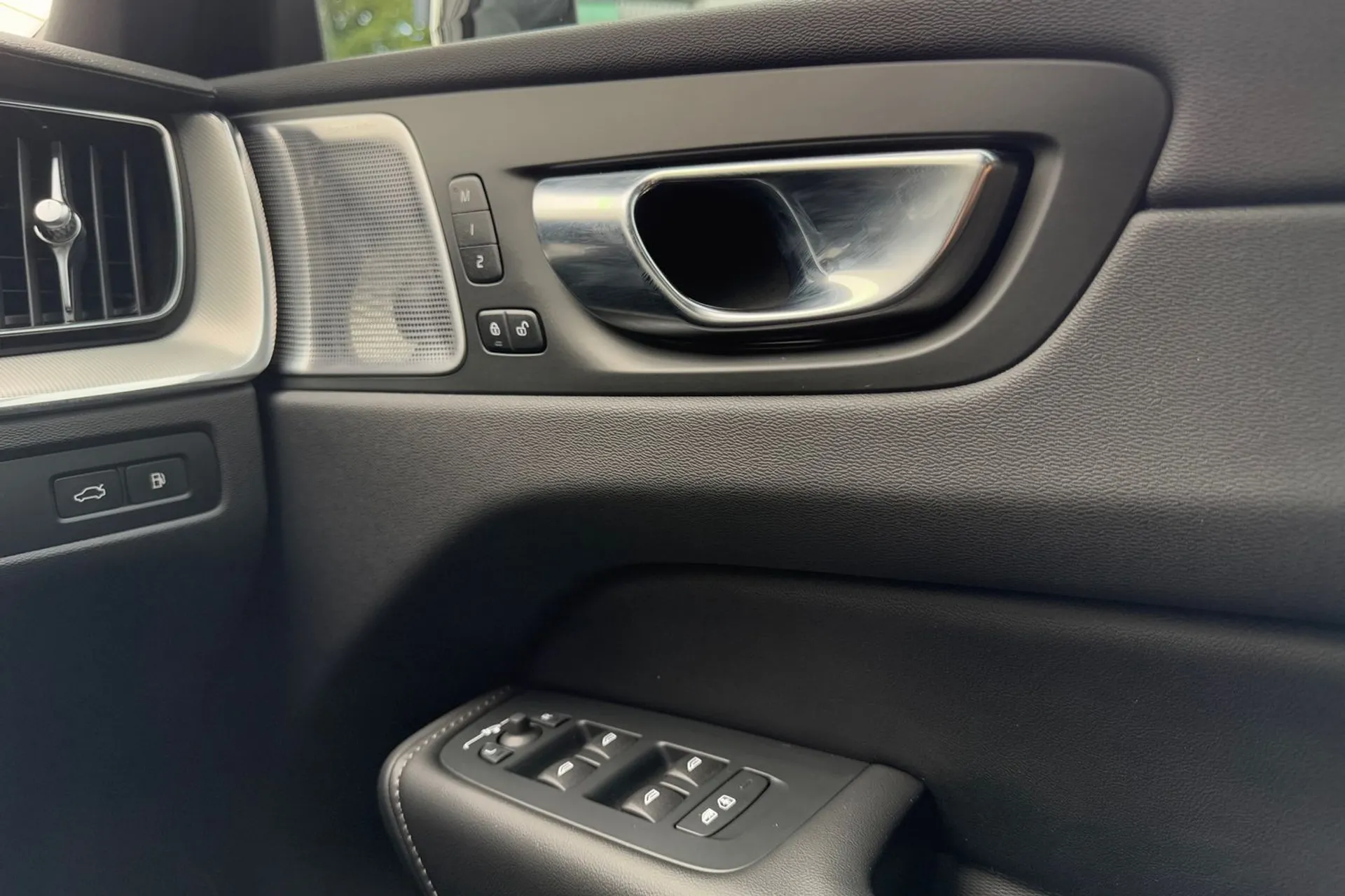 Volvo XC60 thumbnail image number 42