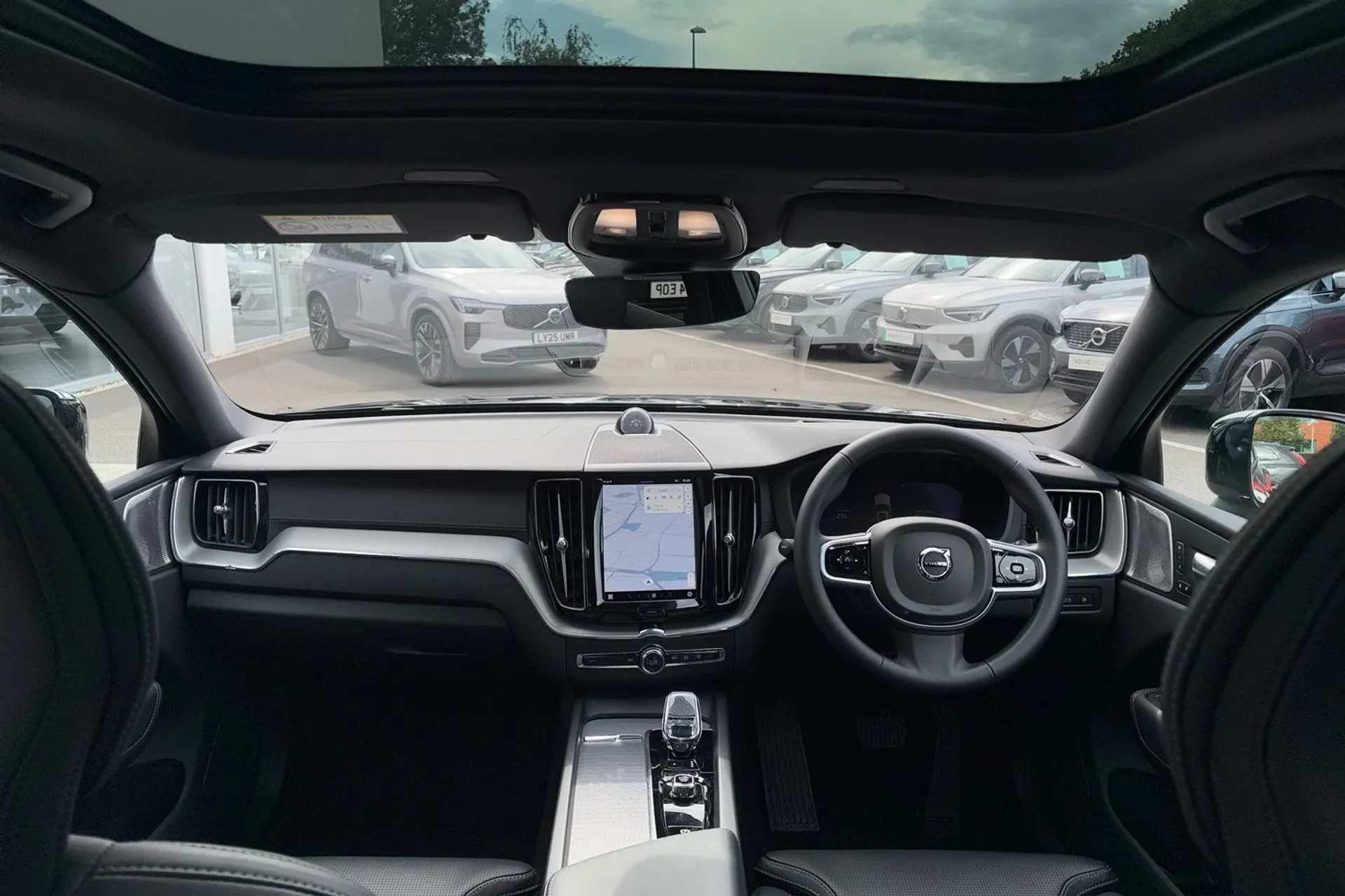 Volvo XC60 thumbnail image number 3