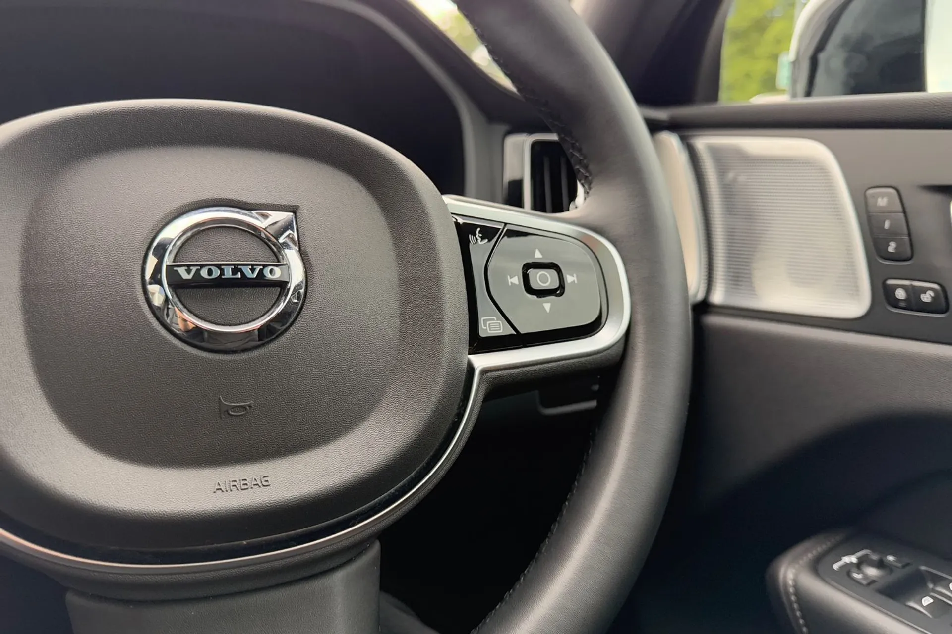 Volvo XC60 thumbnail image number 36