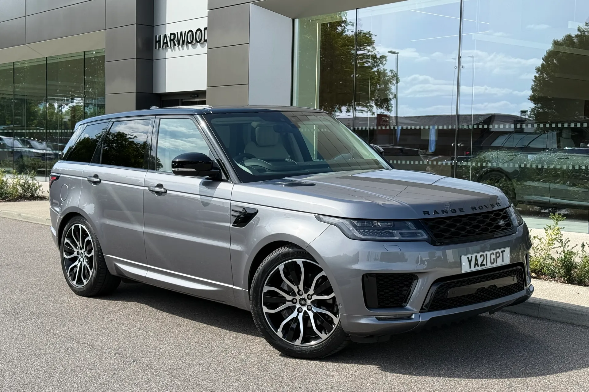 LAND ROVER RANGE ROVER SPORT focused image