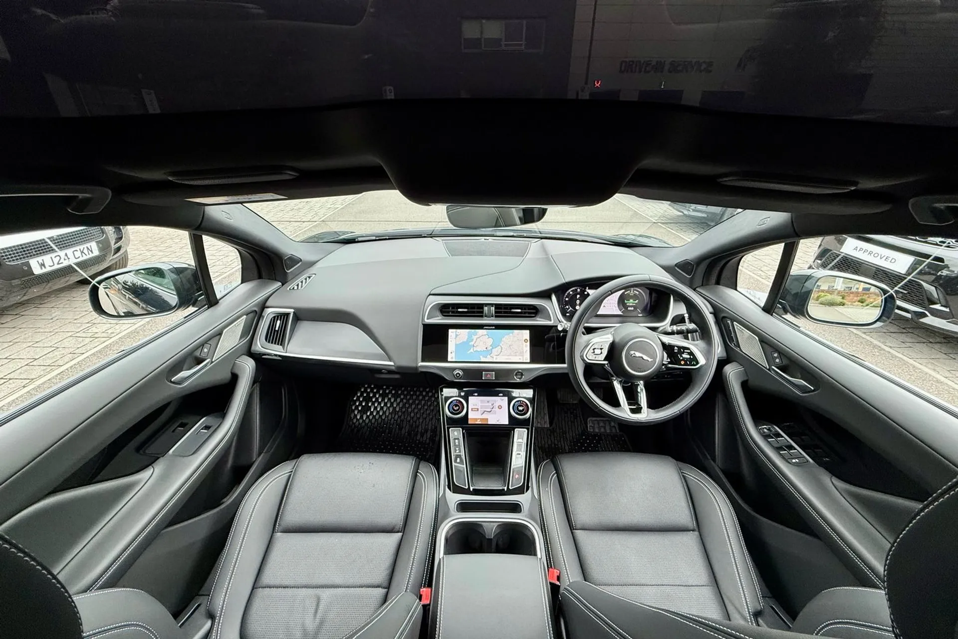Jaguar I-PACE thumbnail image number 3