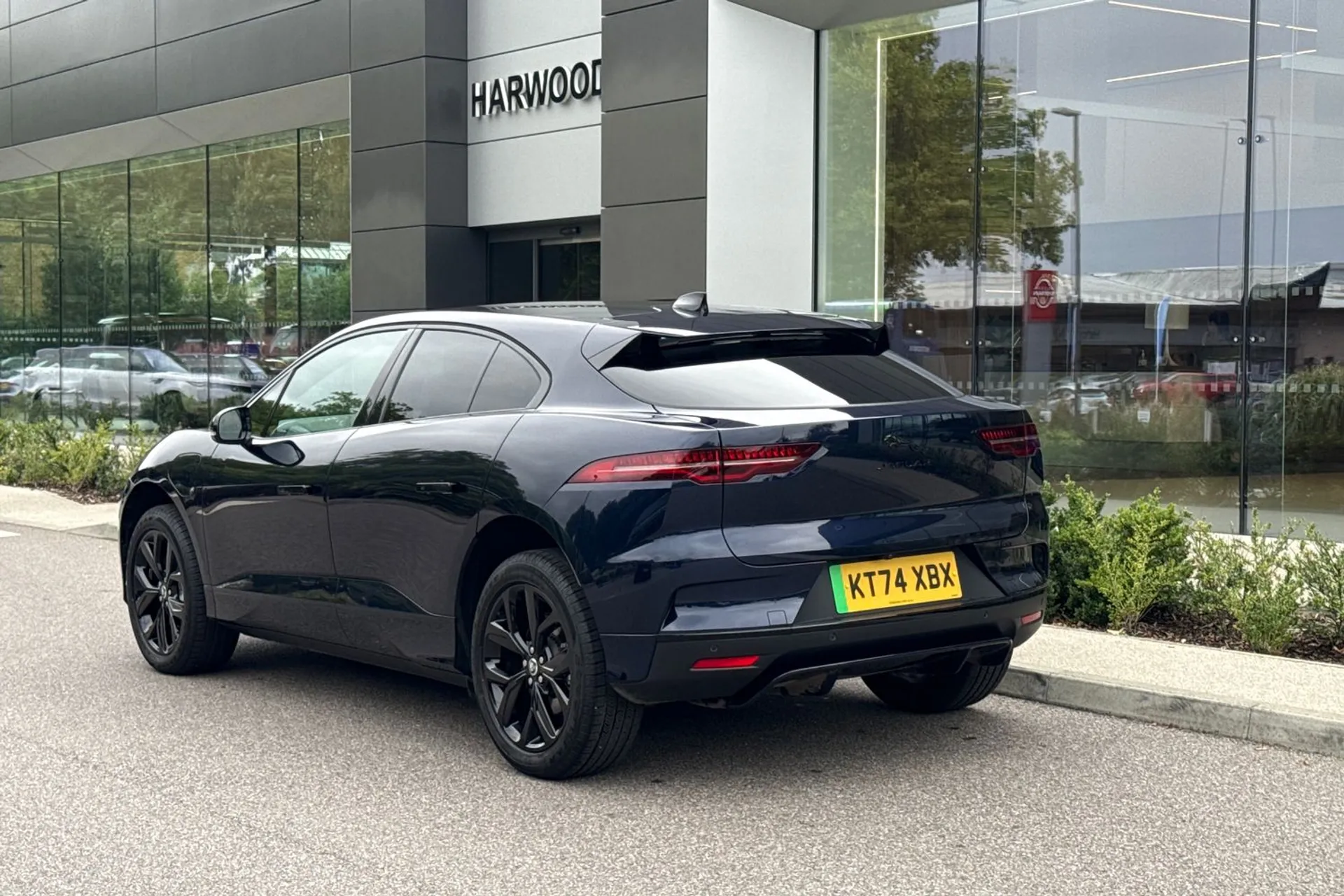 Jaguar I-PACE thumbnail image number 14