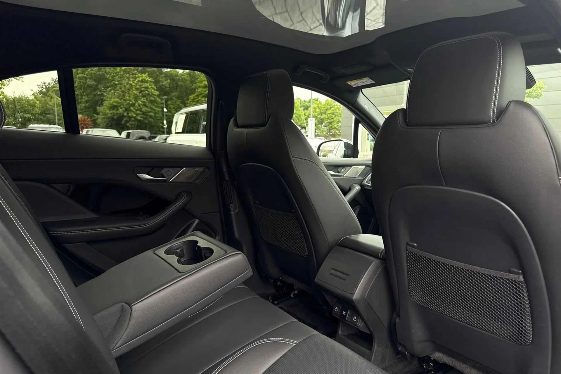Jaguar I-PACE thumbnail image number 34