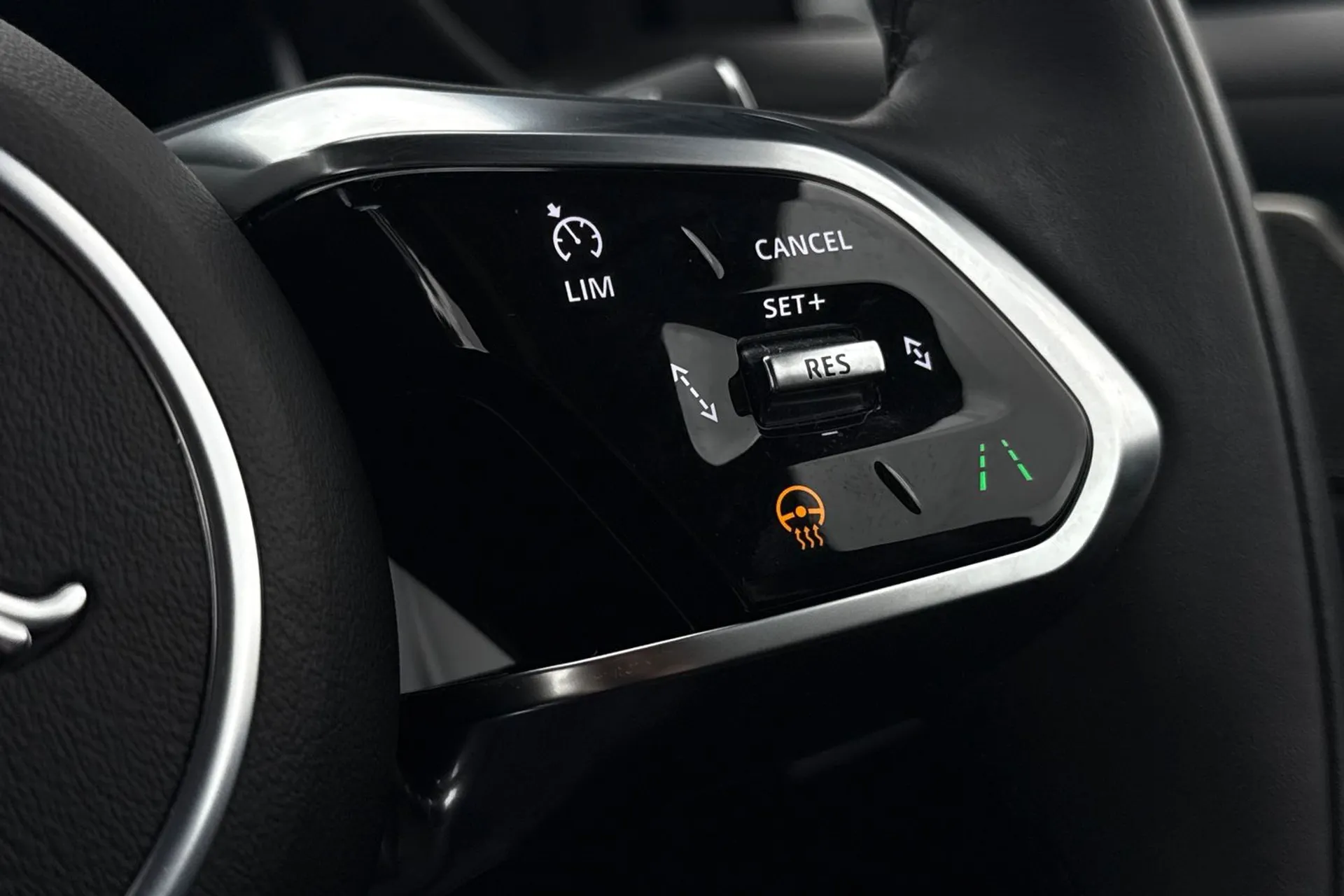 Jaguar I-PACE thumbnail image number 46