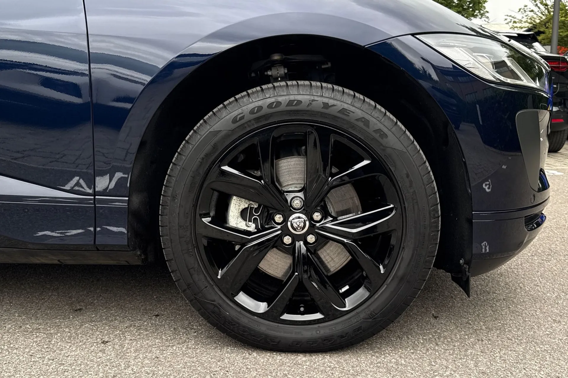 Jaguar I-PACE thumbnail image number 18