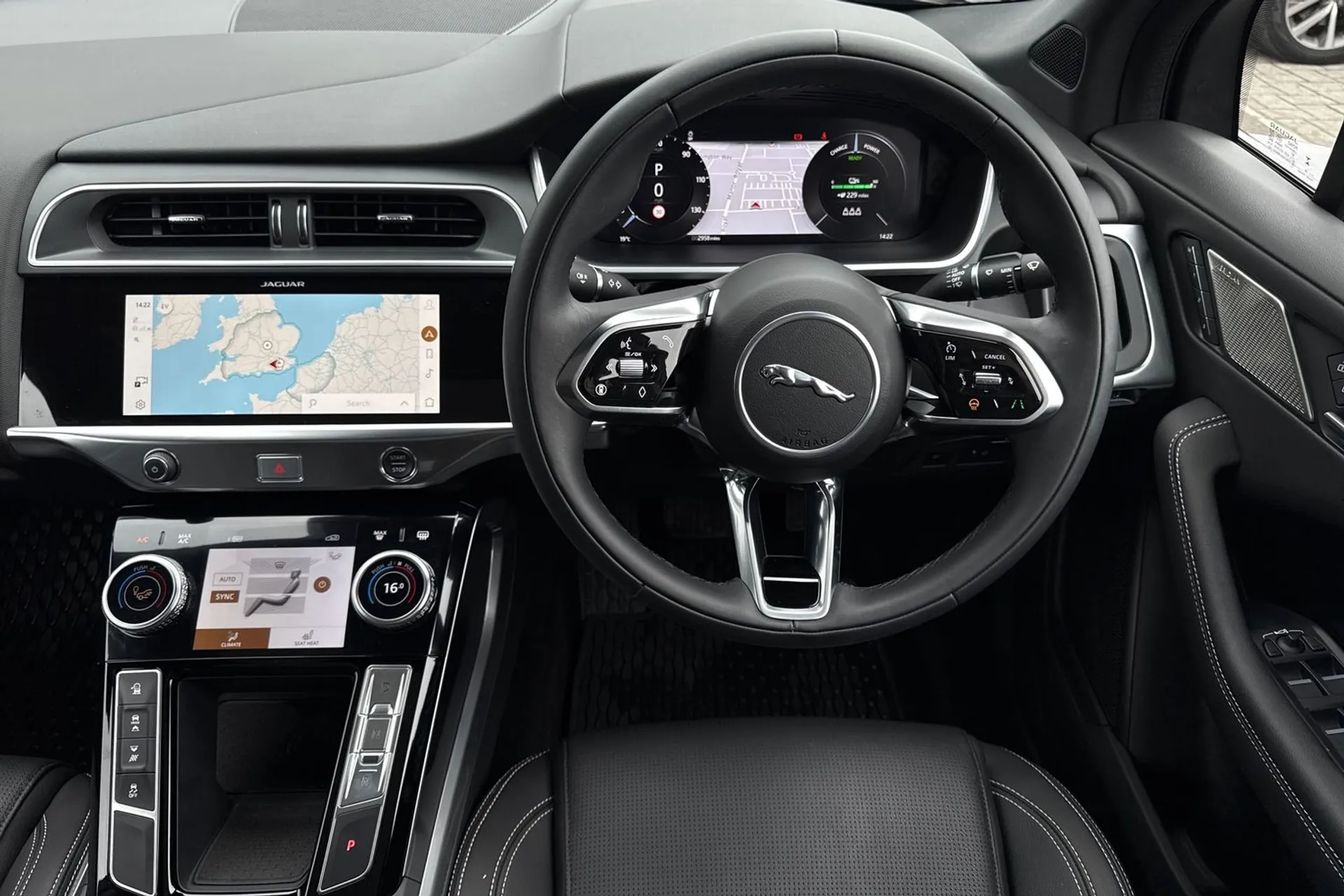 Jaguar I-PACE thumbnail image number 27