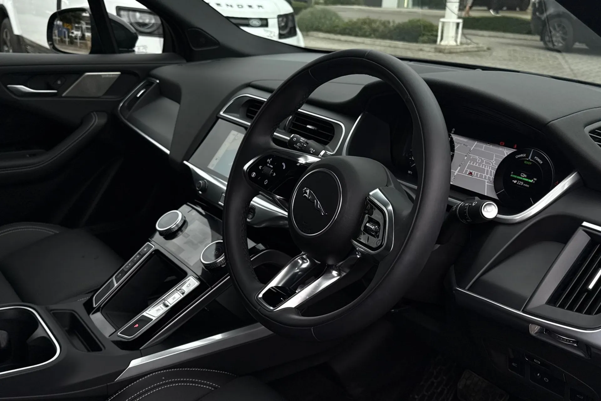 Jaguar I-PACE thumbnail image number 40