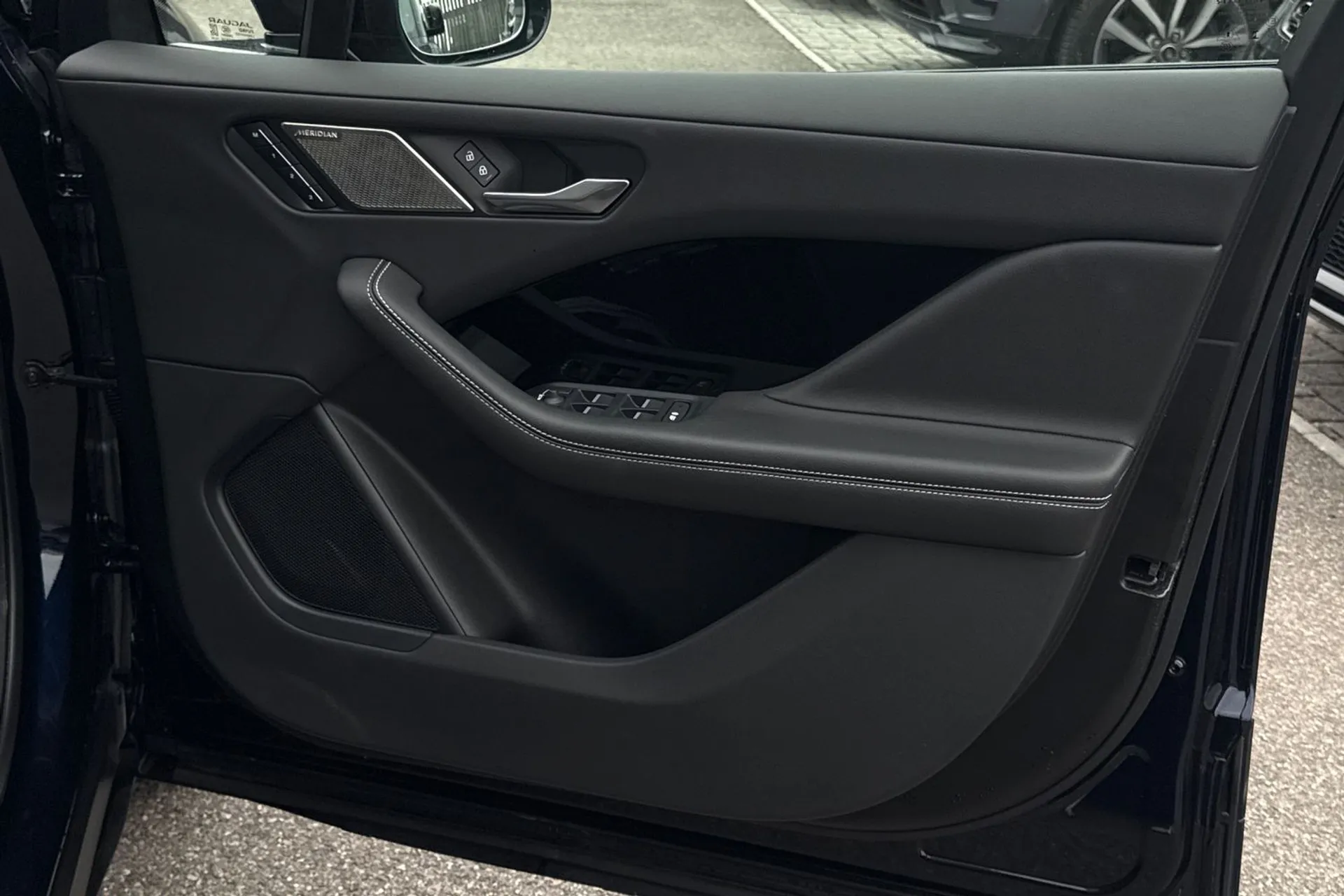 Jaguar I-PACE thumbnail image number 55