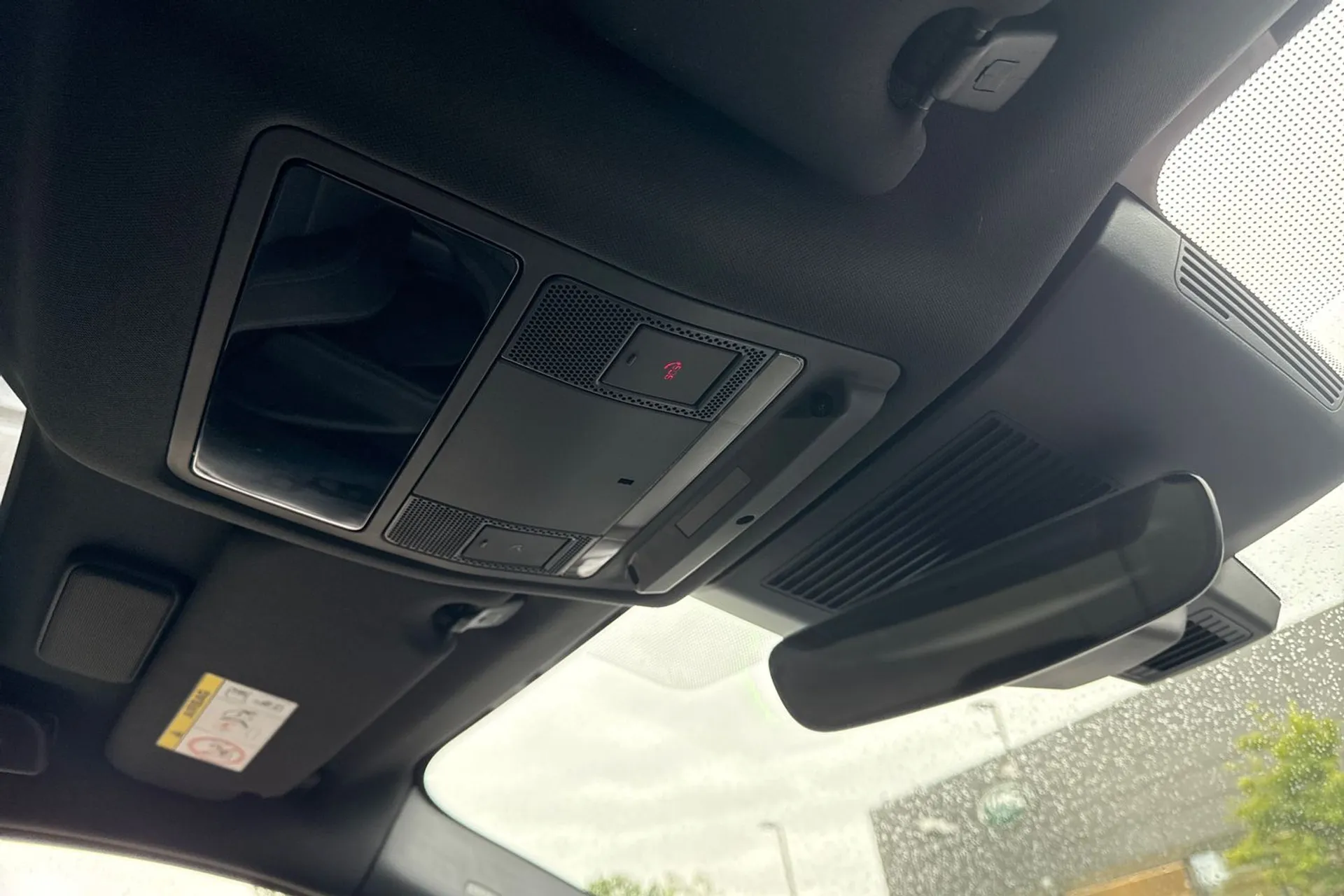 Jaguar I-PACE thumbnail image number 26