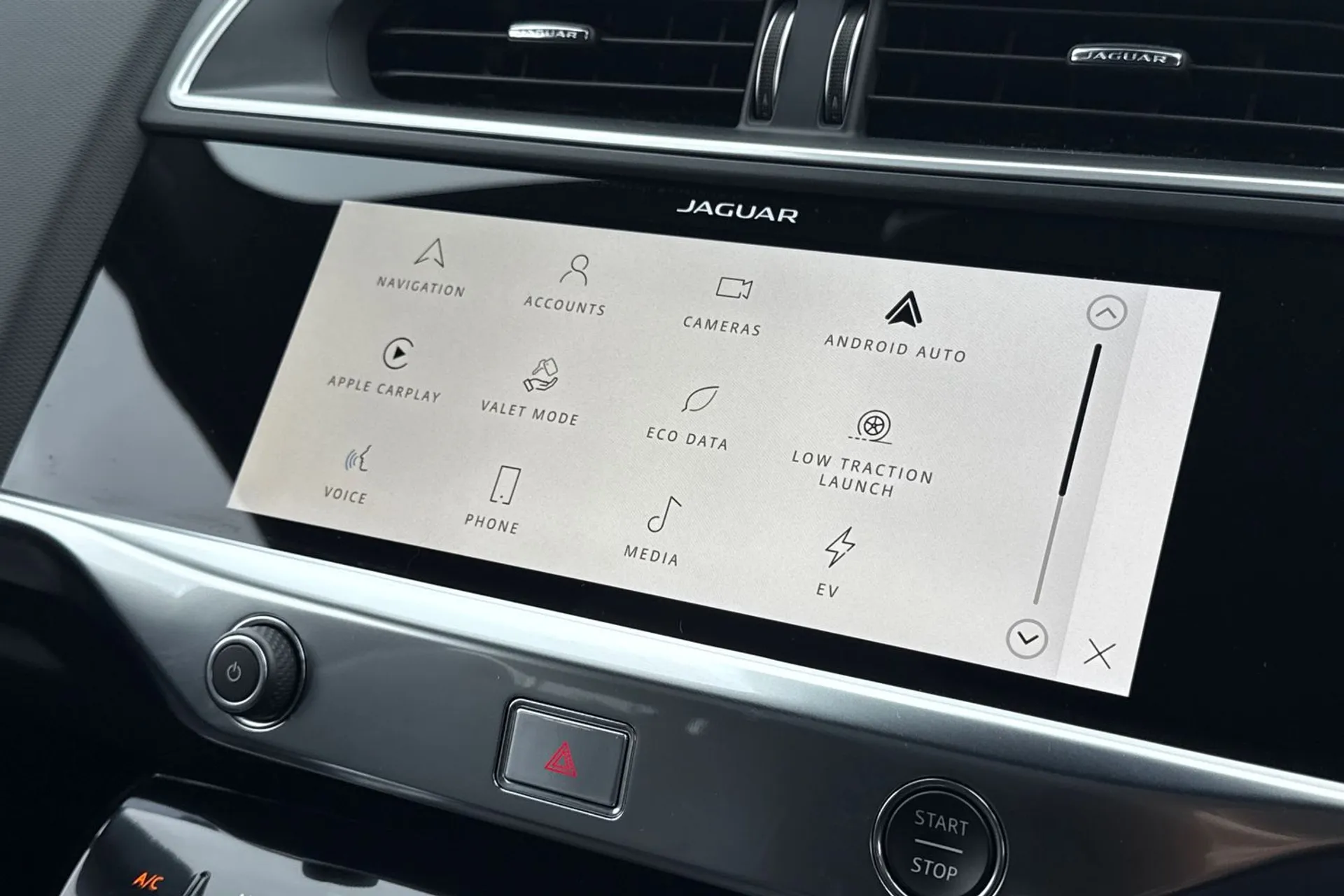 Jaguar I-PACE thumbnail image number 52