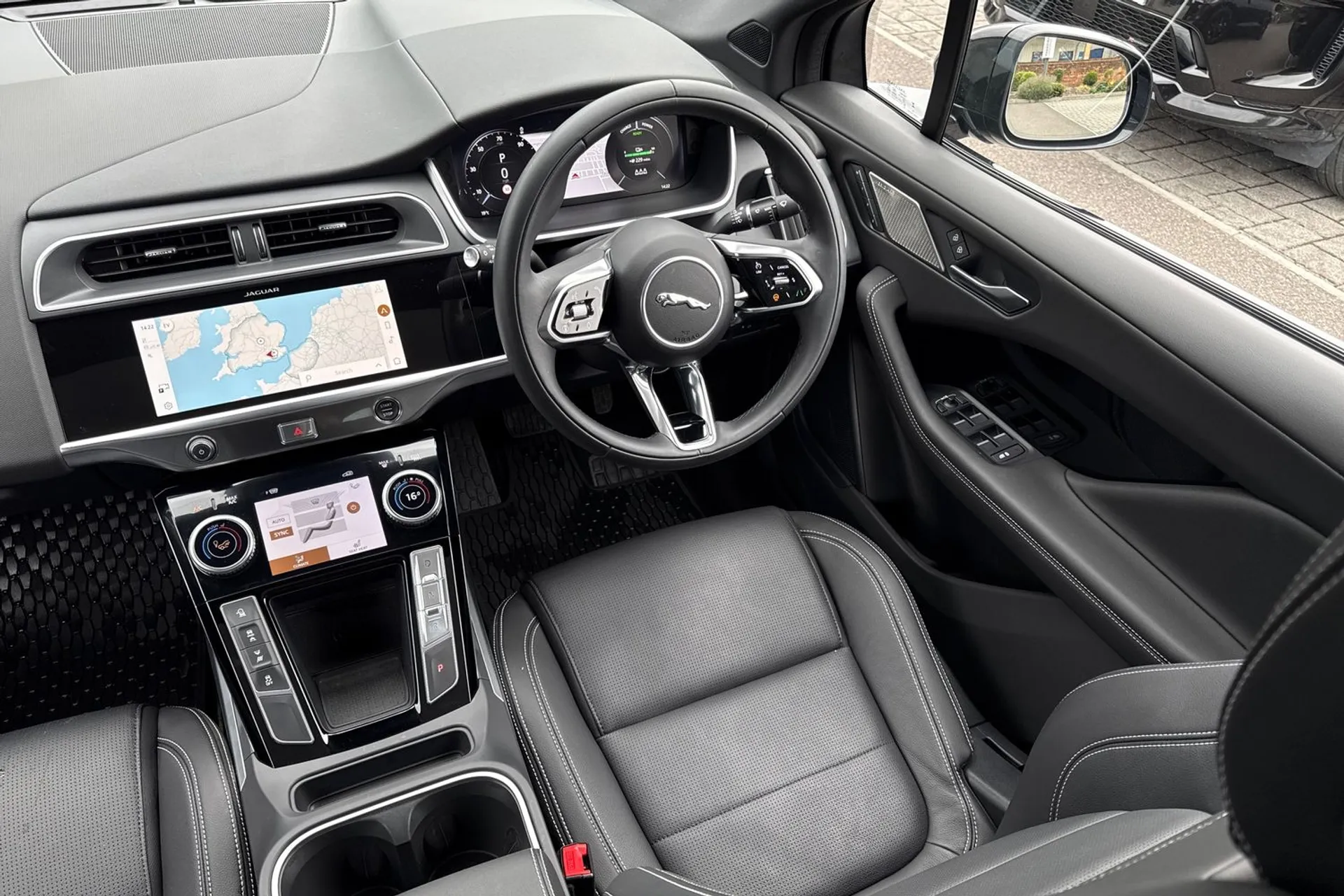 Jaguar I-PACE thumbnail image number 28