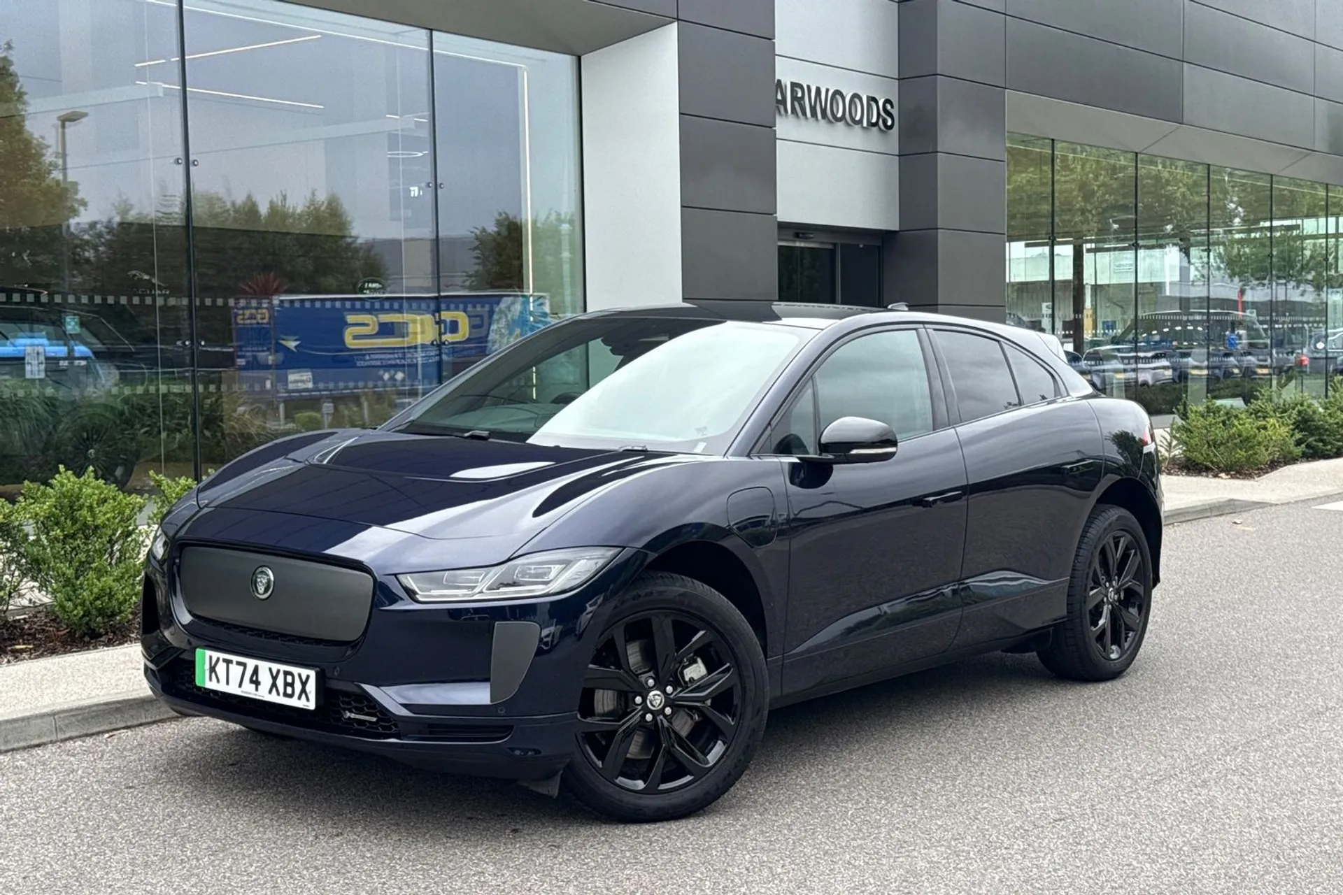Jaguar I-PACE thumbnail image number 16