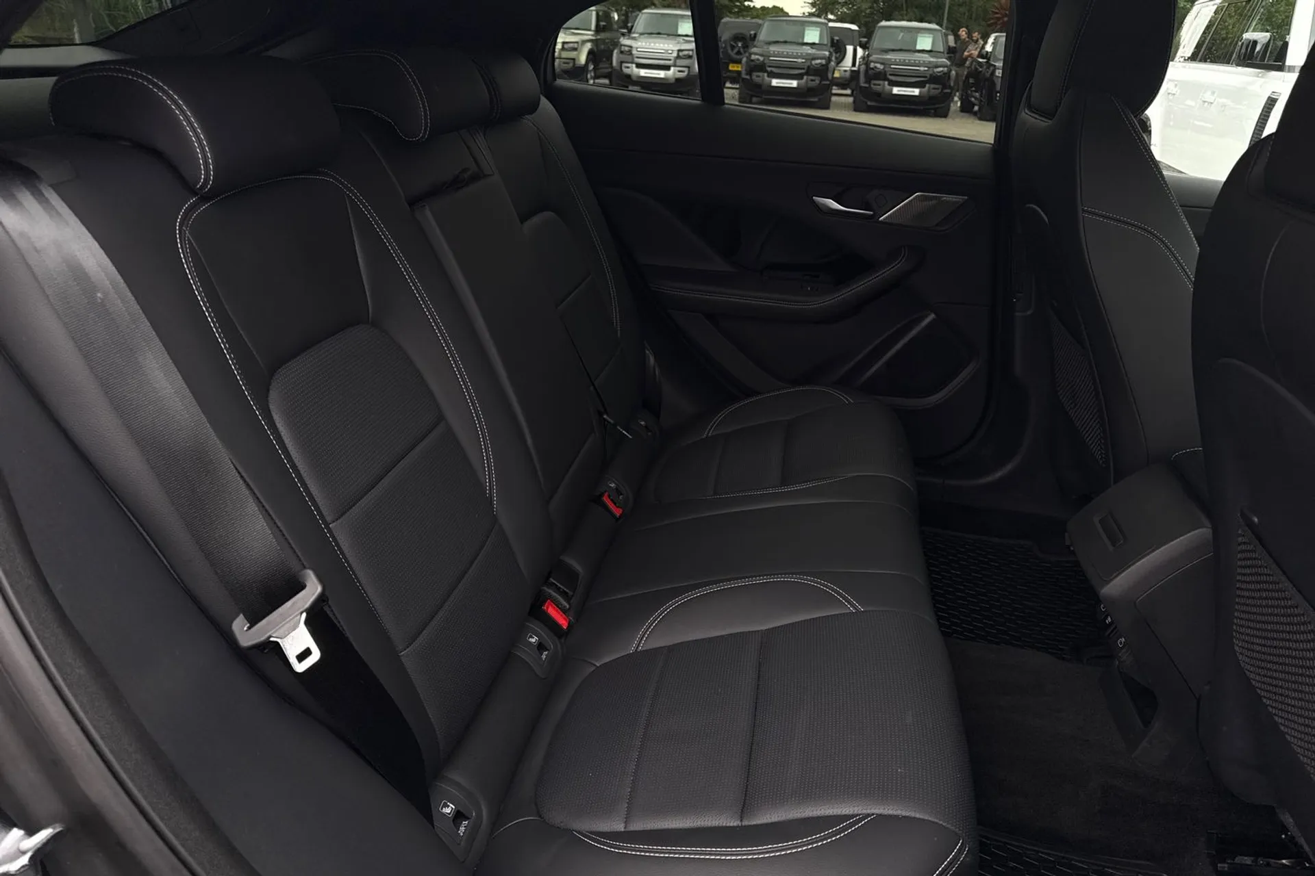 Jaguar I-PACE thumbnail image number 33