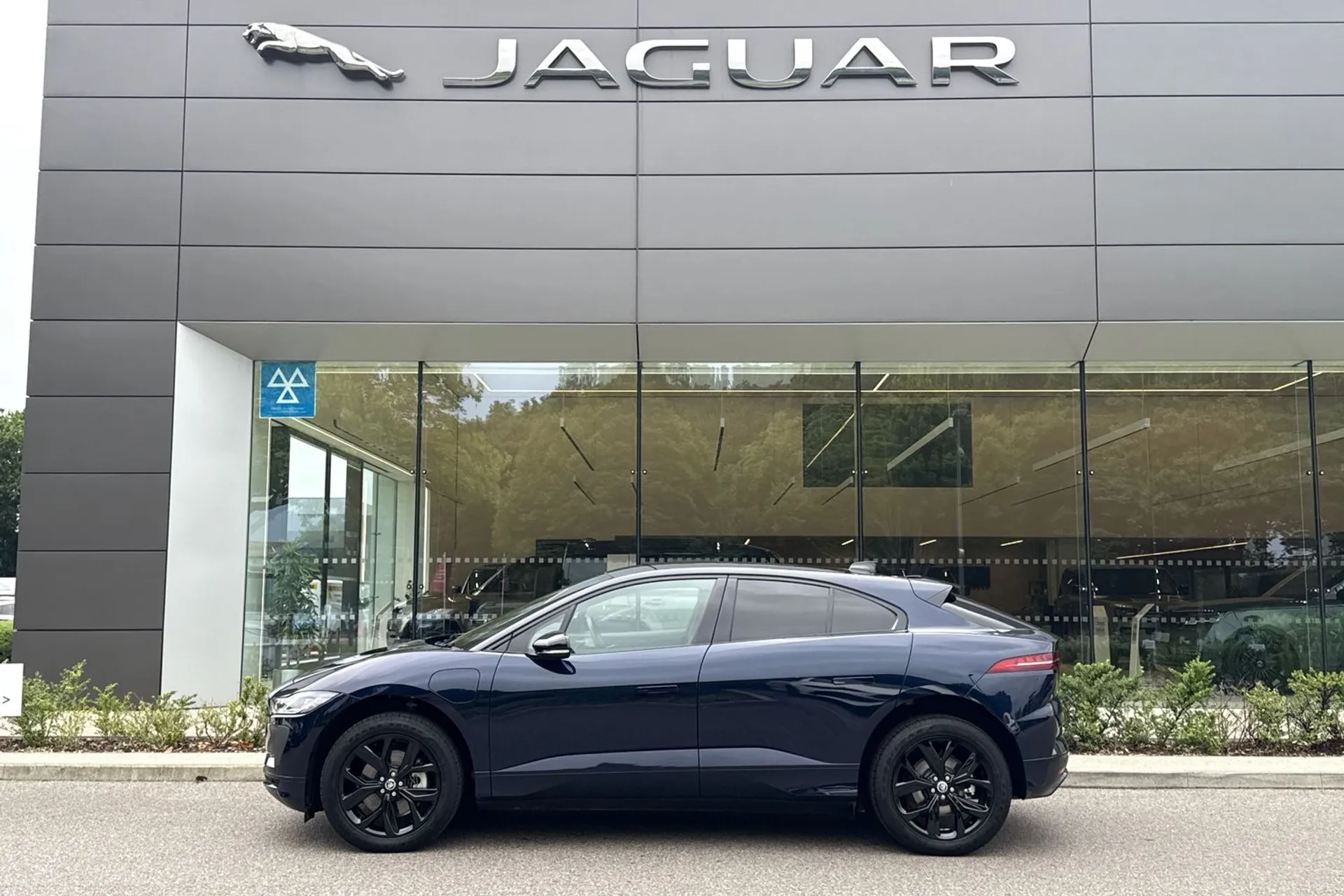Jaguar I-PACE thumbnail image number 7