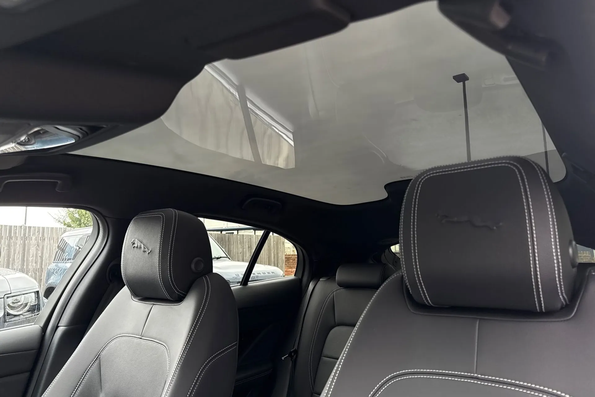 Jaguar I-PACE thumbnail image number 4