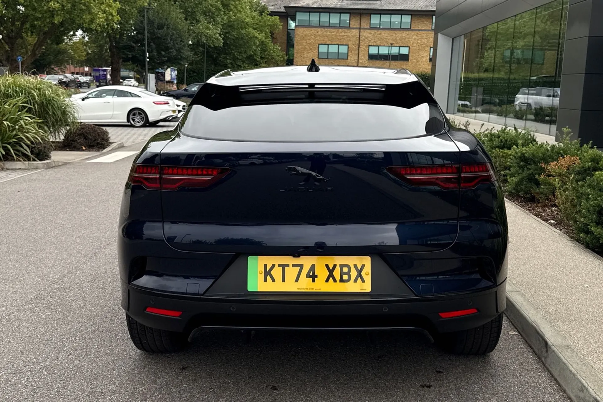 Jaguar I-PACE thumbnail image number 13