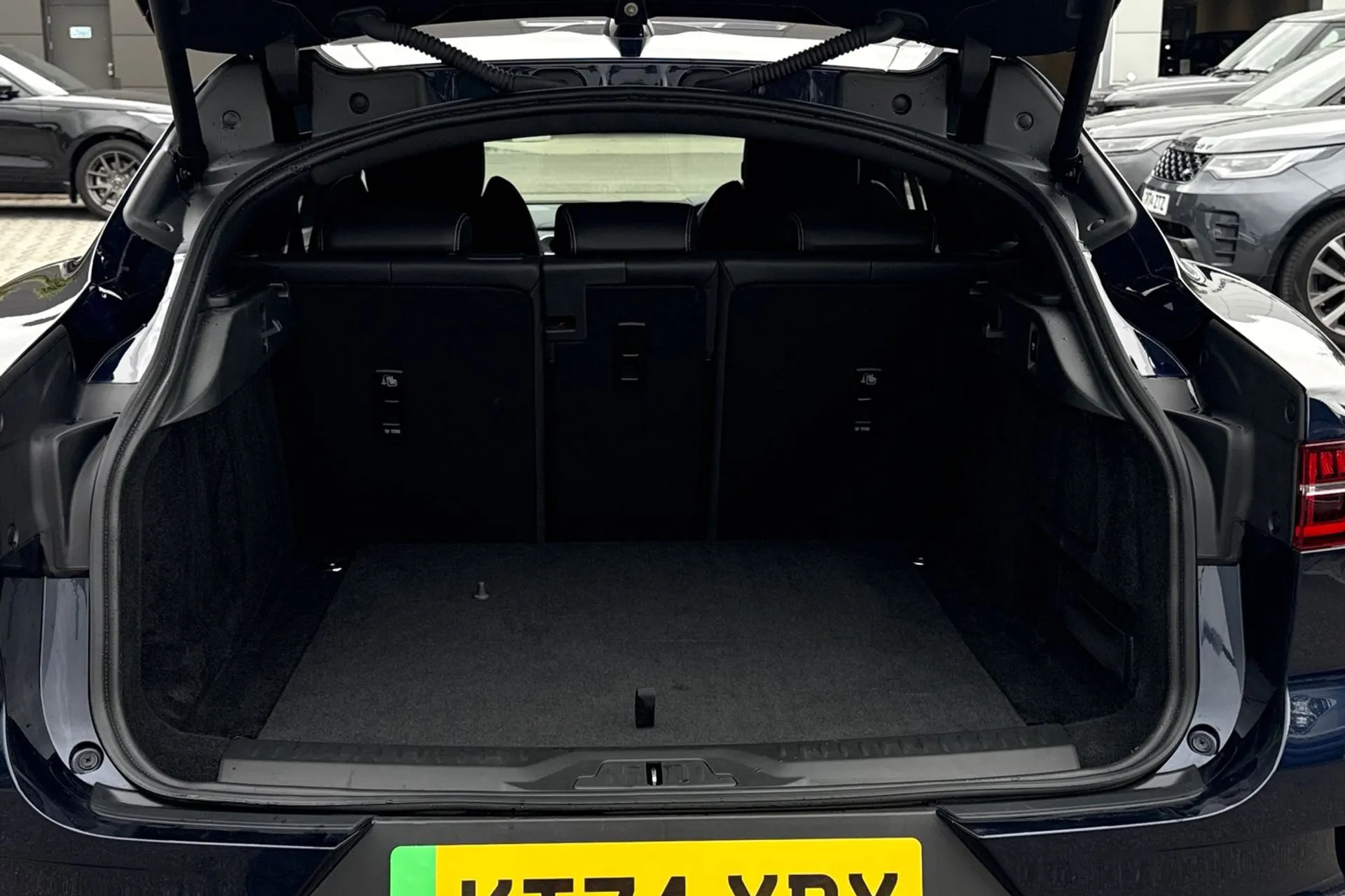 Jaguar I-PACE thumbnail image number 31