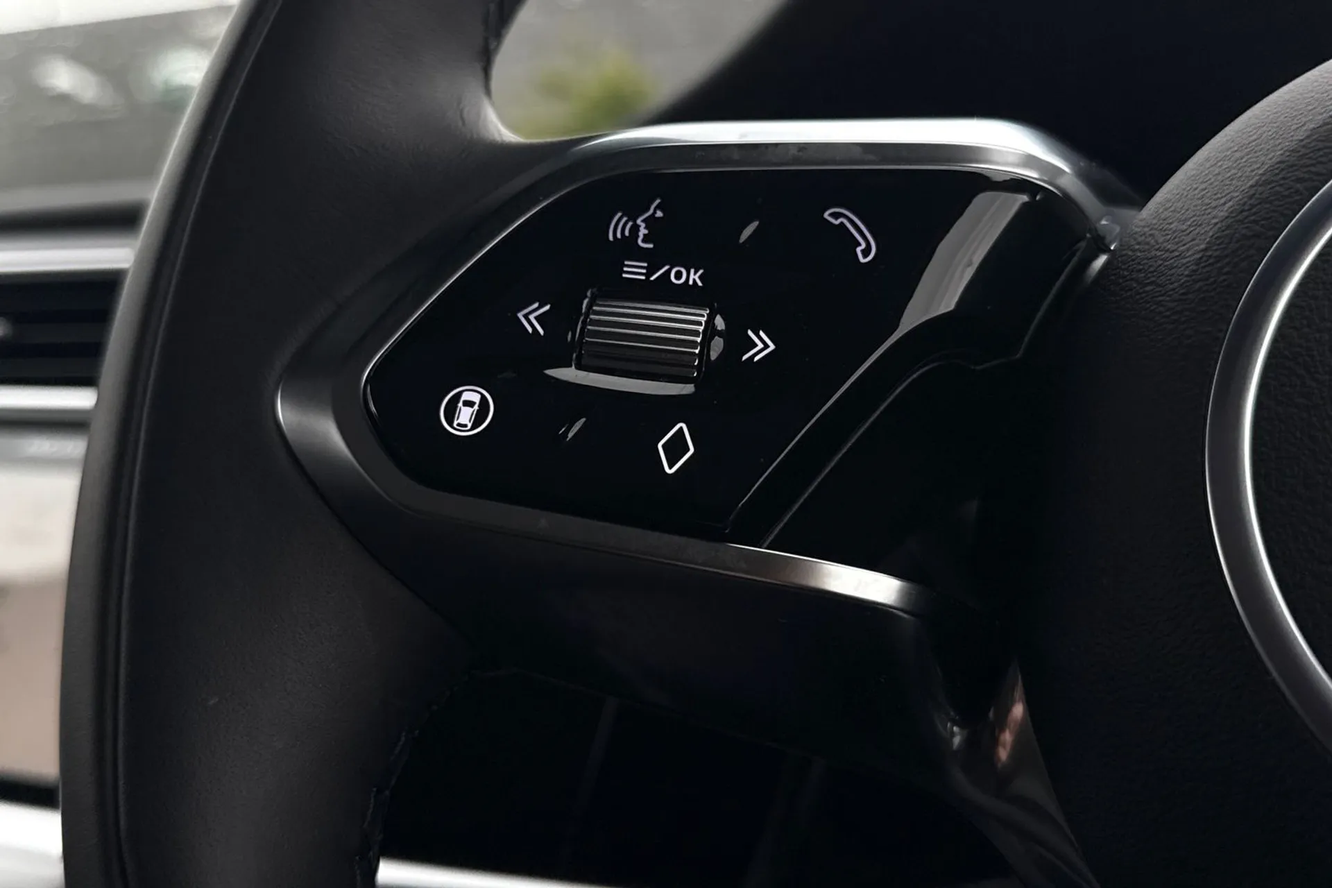 Jaguar I-PACE thumbnail image number 45