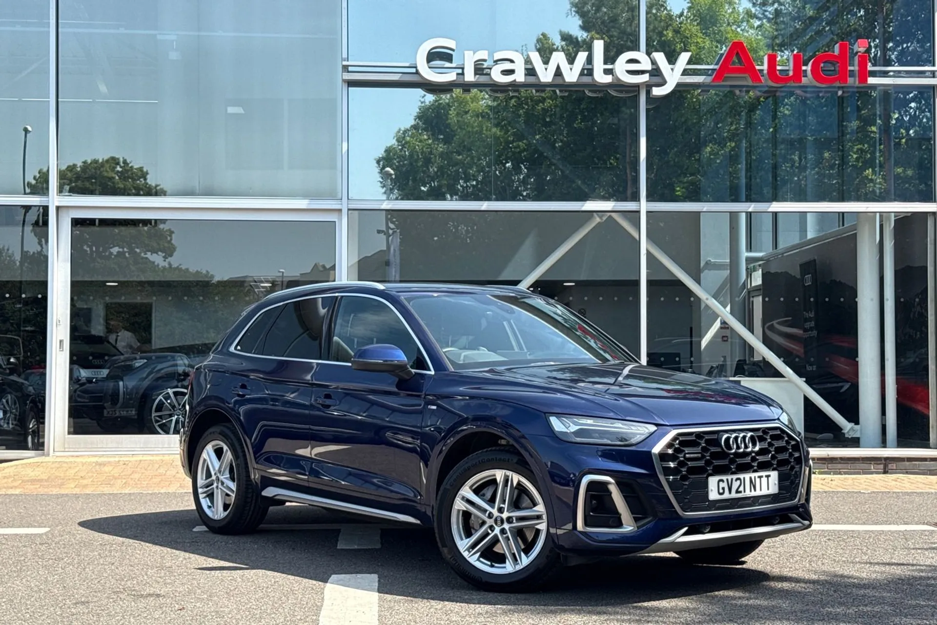 Audi Q5 focused image