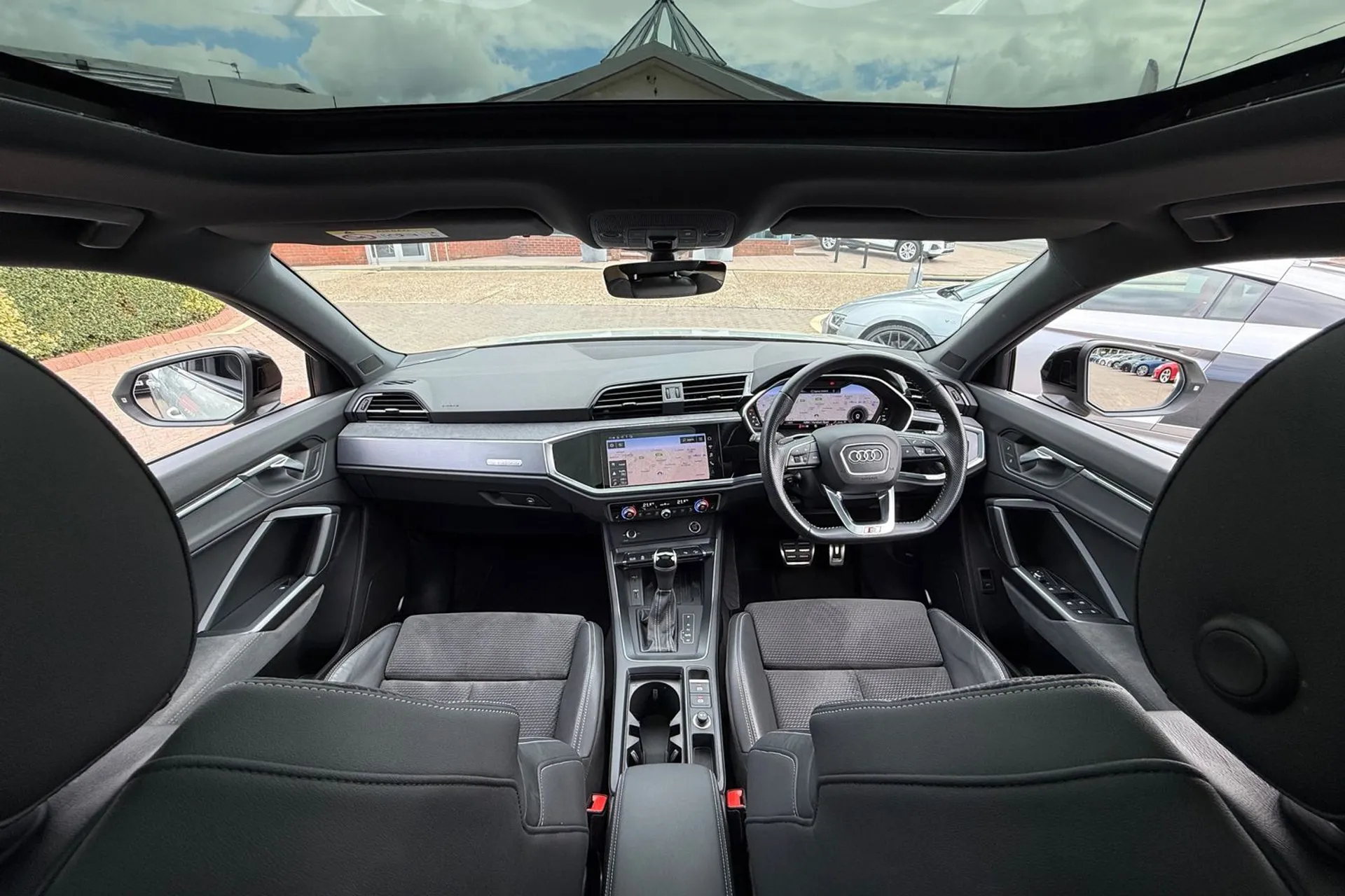Audi Q3 thumbnail image number 3