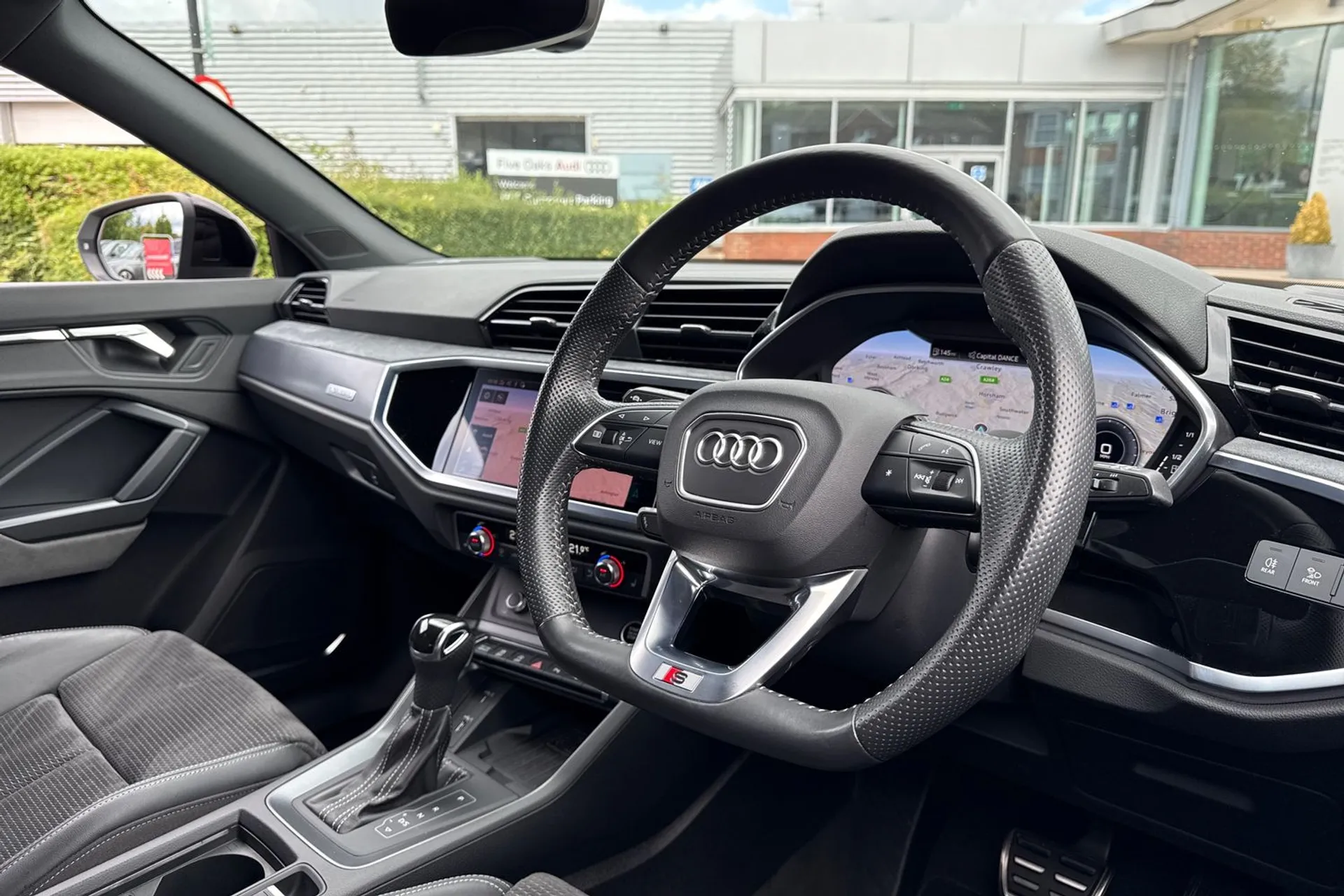 Audi Q3 thumbnail image number 32
