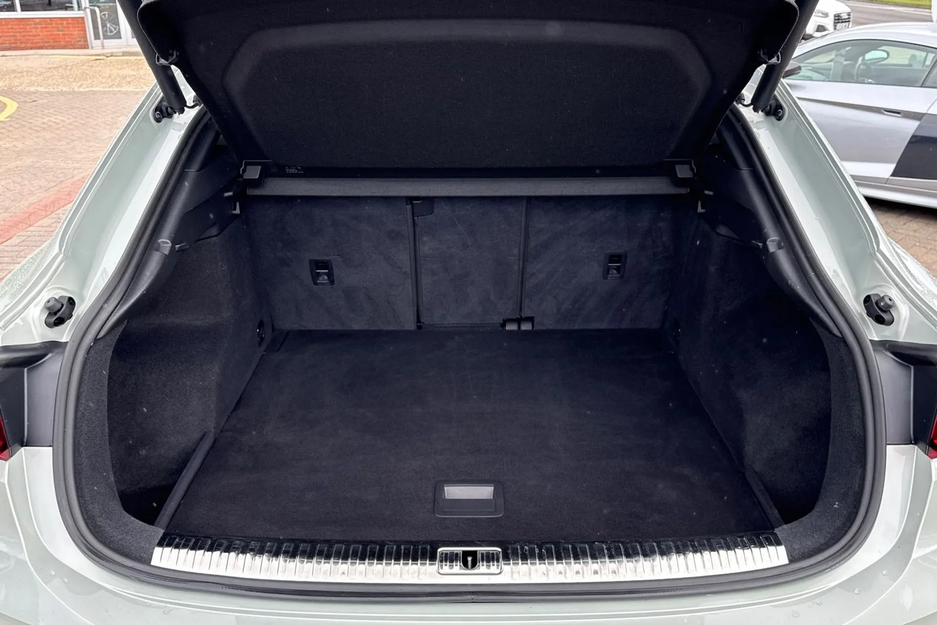 Audi Q3 thumbnail image number 39