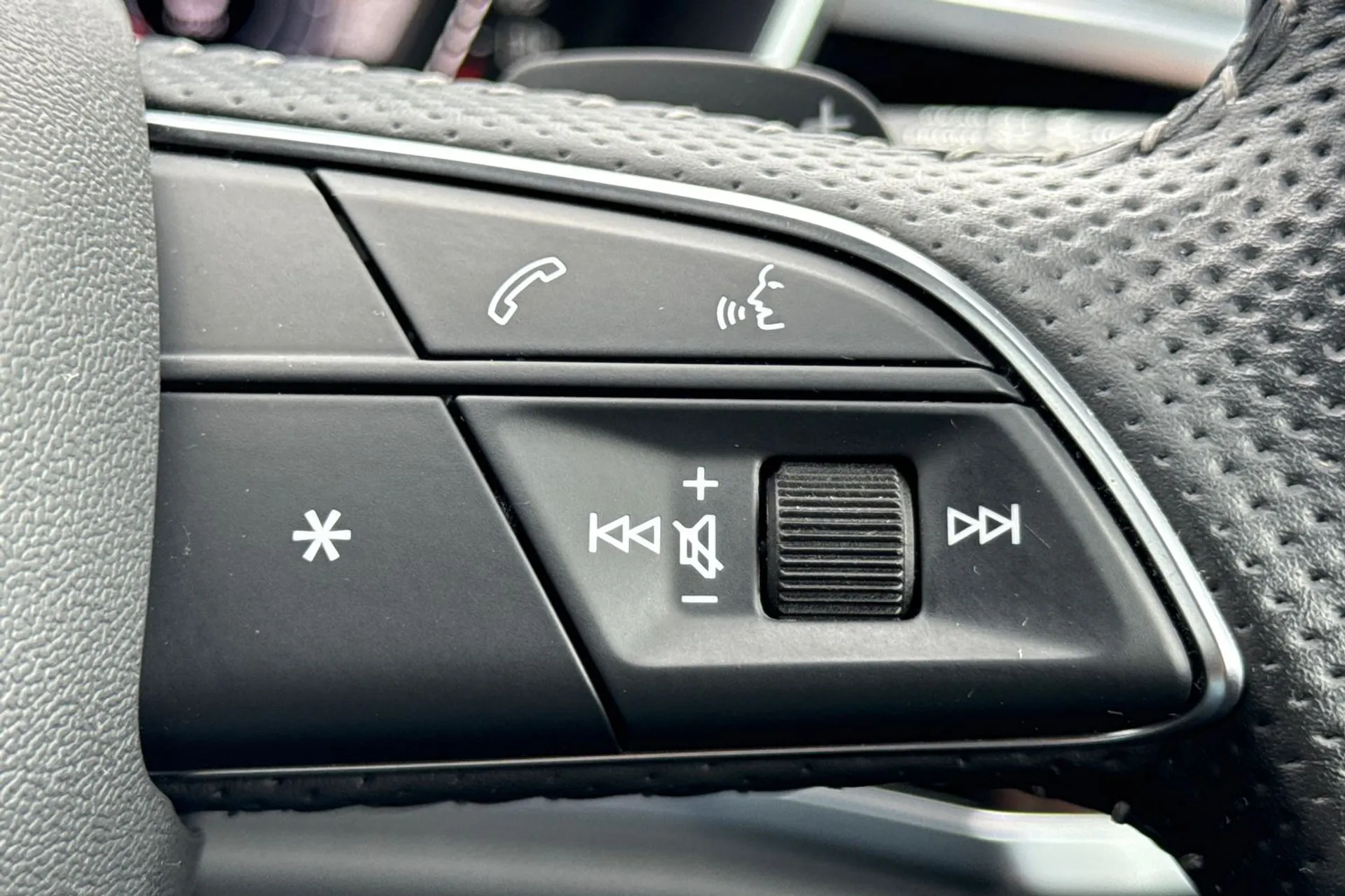 Audi Q3 thumbnail image number 26