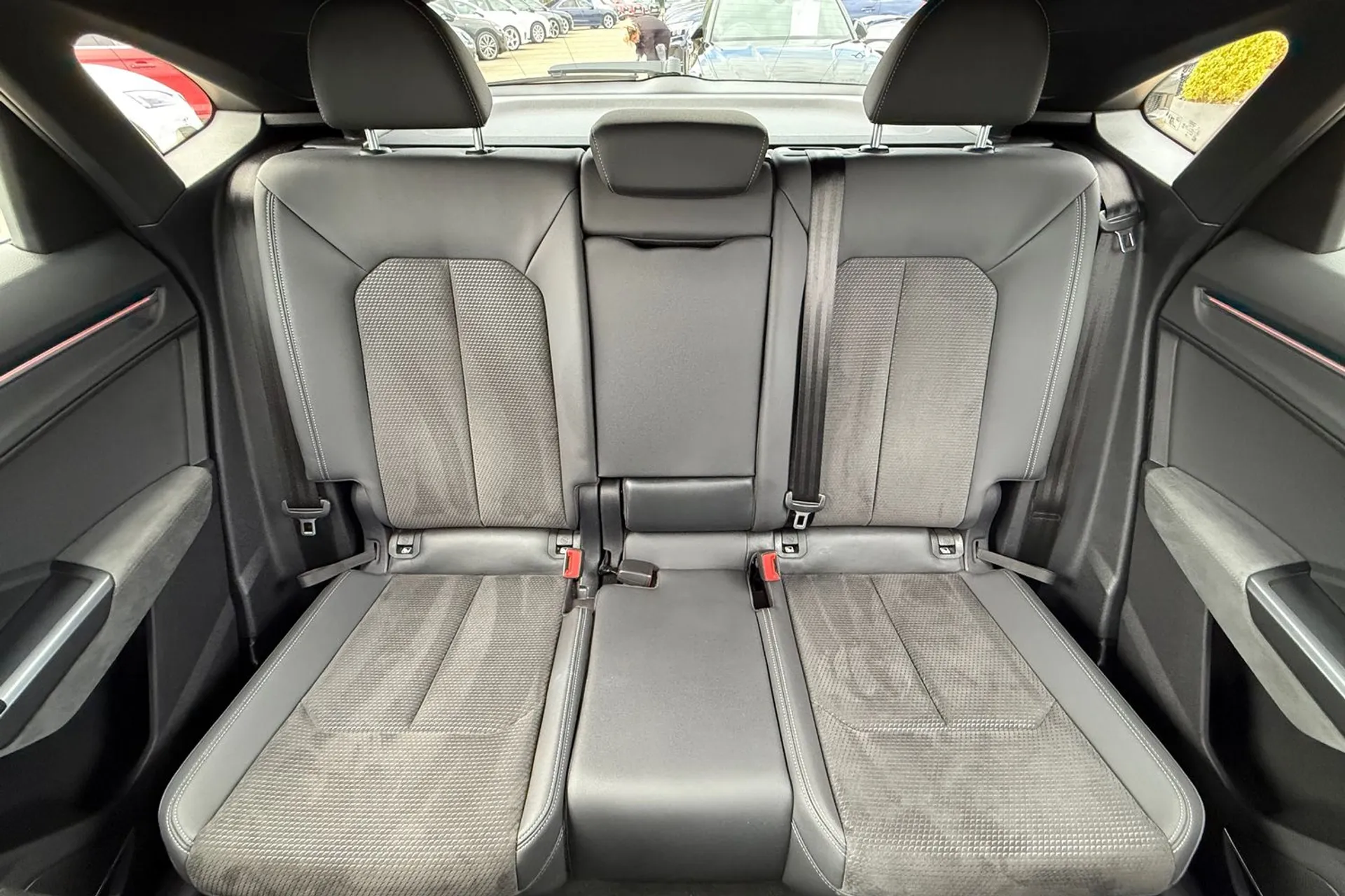 Audi Q3 thumbnail image number 7