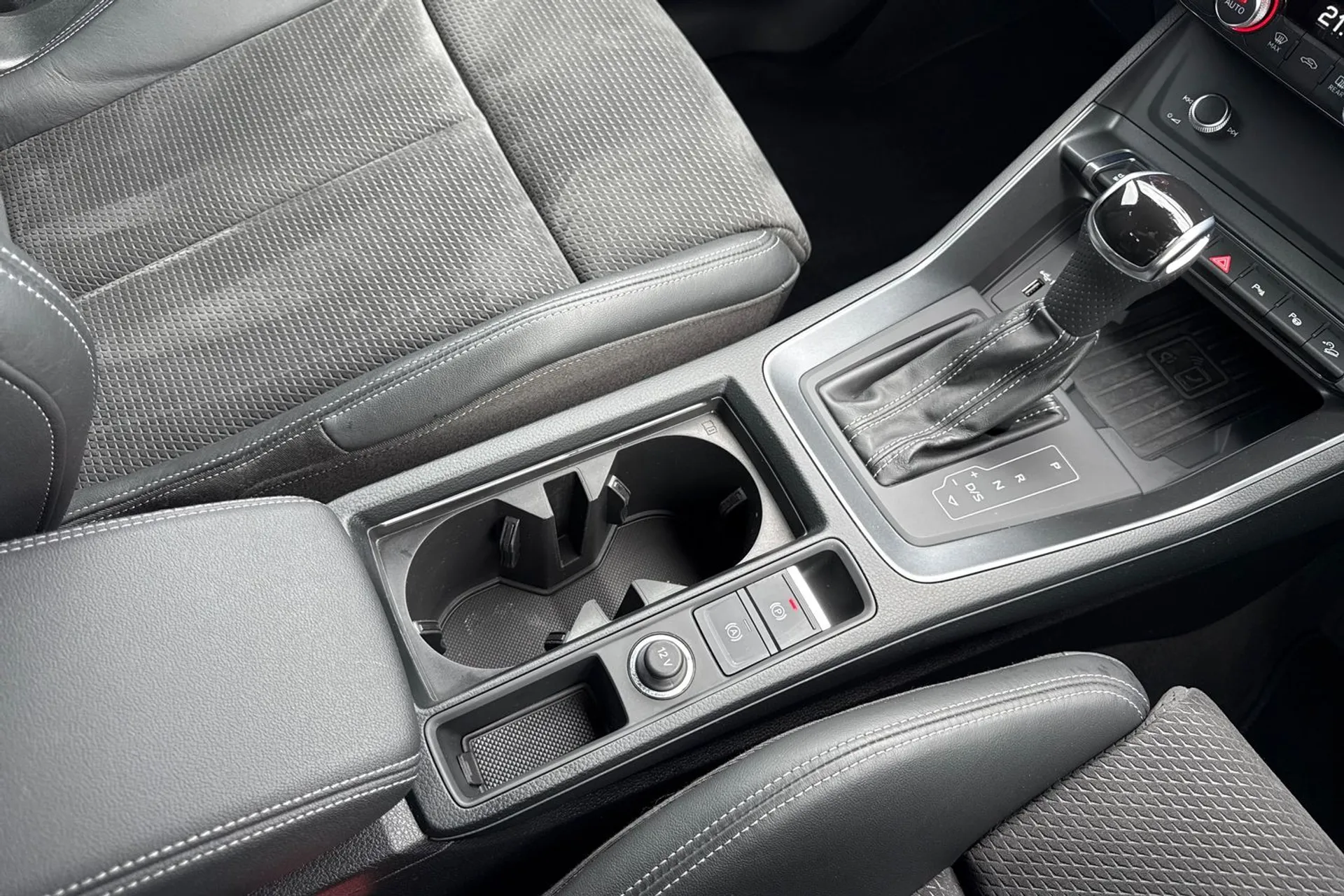 Audi Q3 thumbnail image number 44