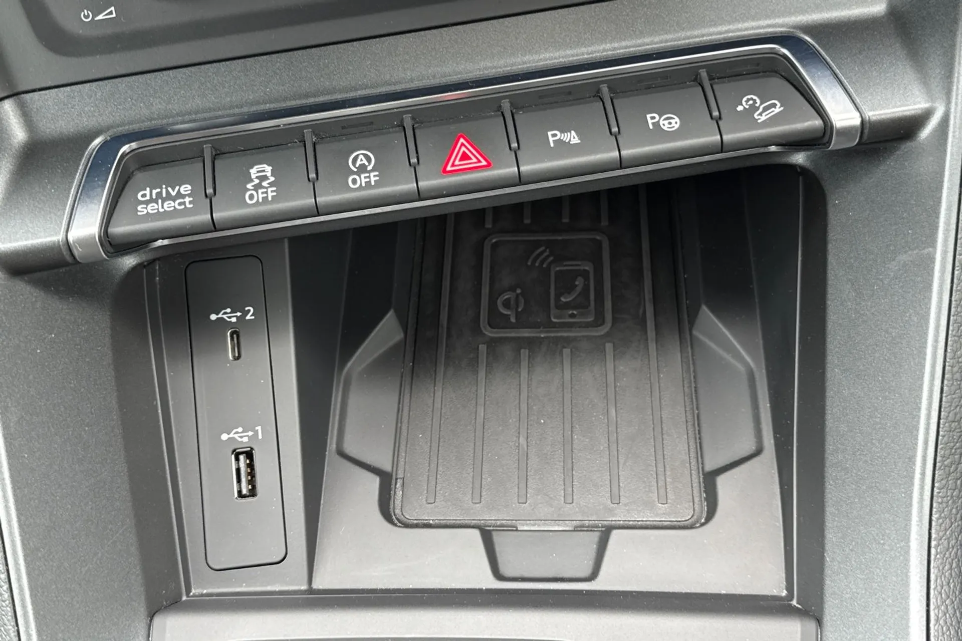 Audi Q3 thumbnail image number 19