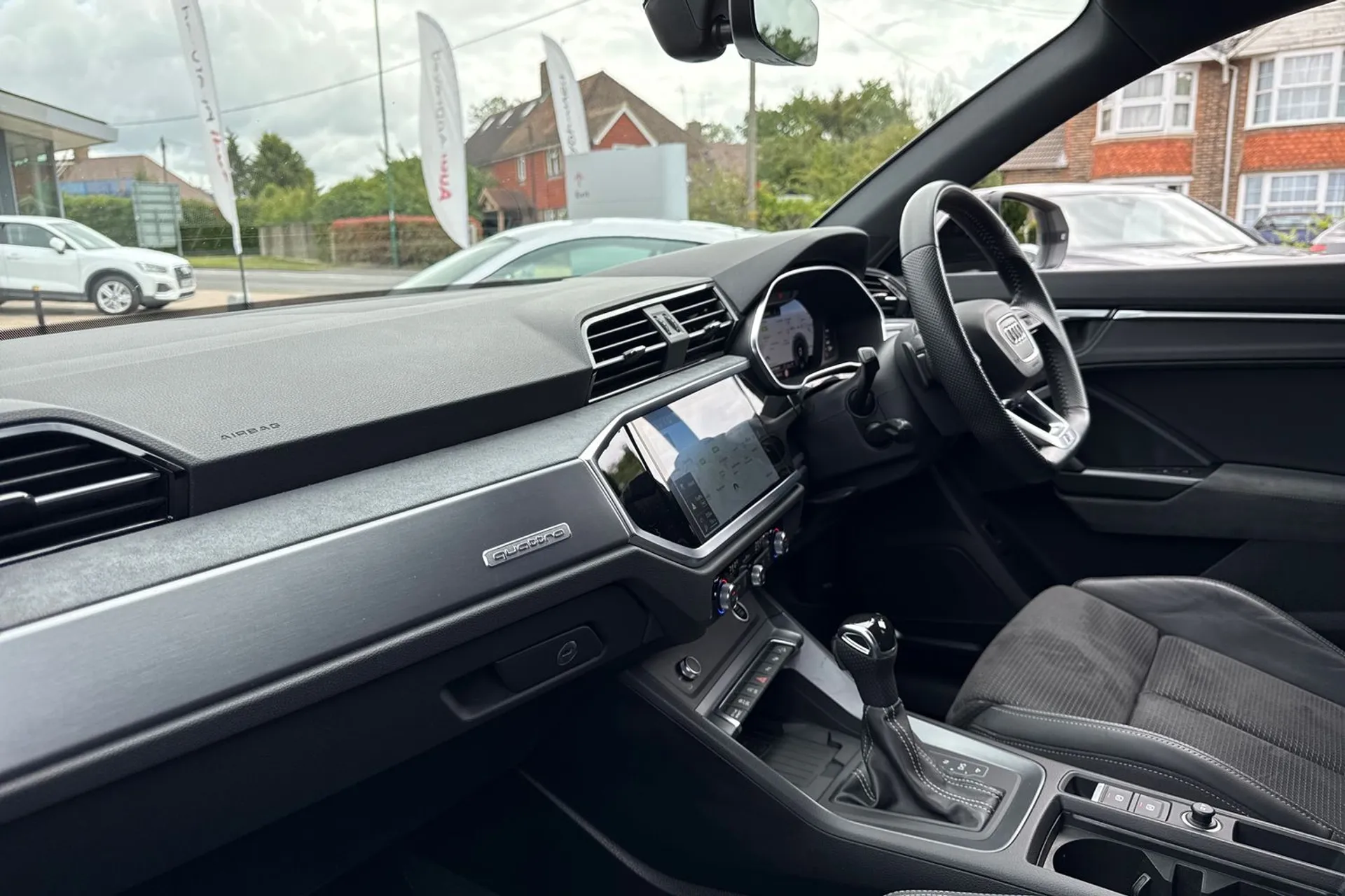 Audi Q3 thumbnail image number 33