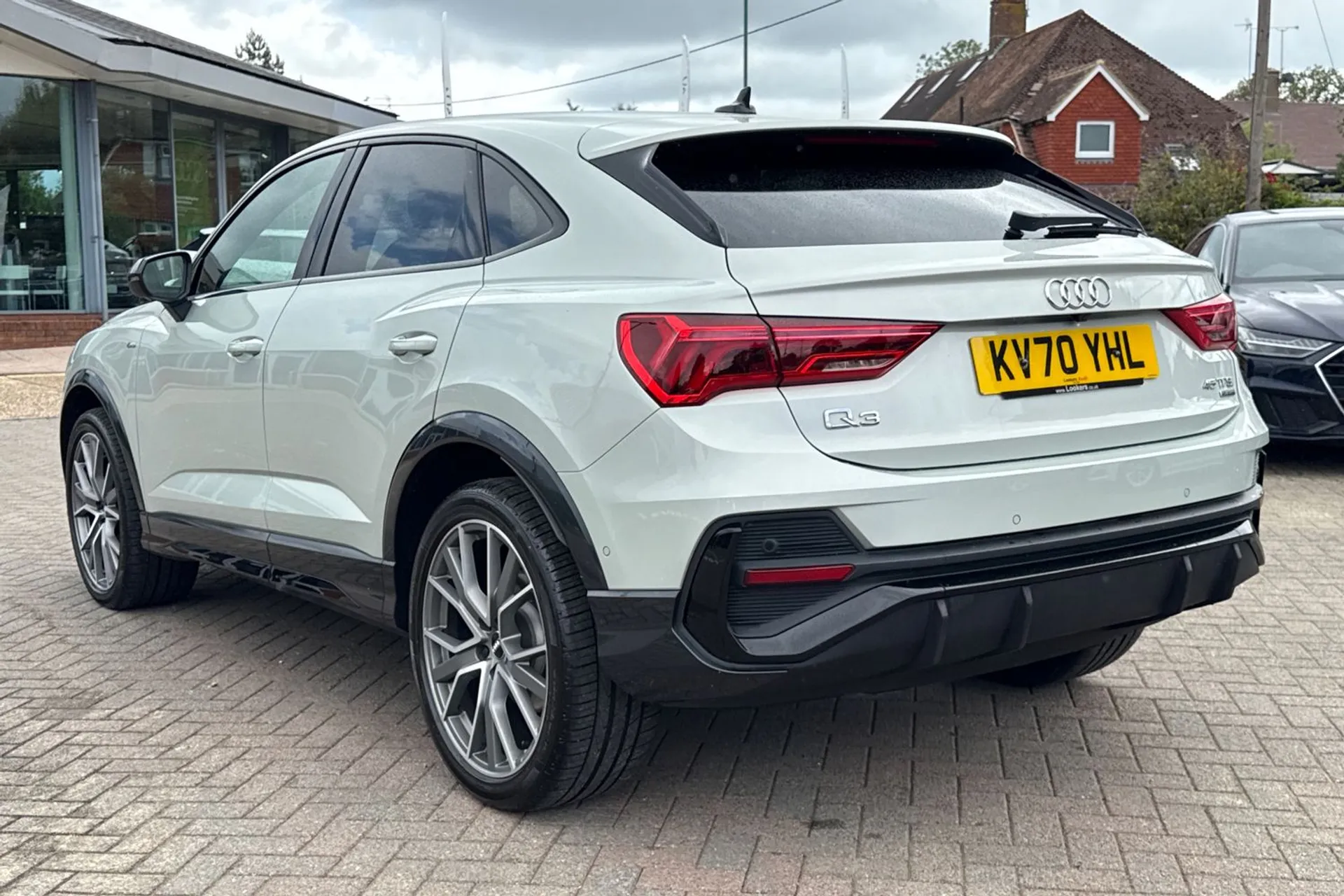 Audi Q3 thumbnail image number 6