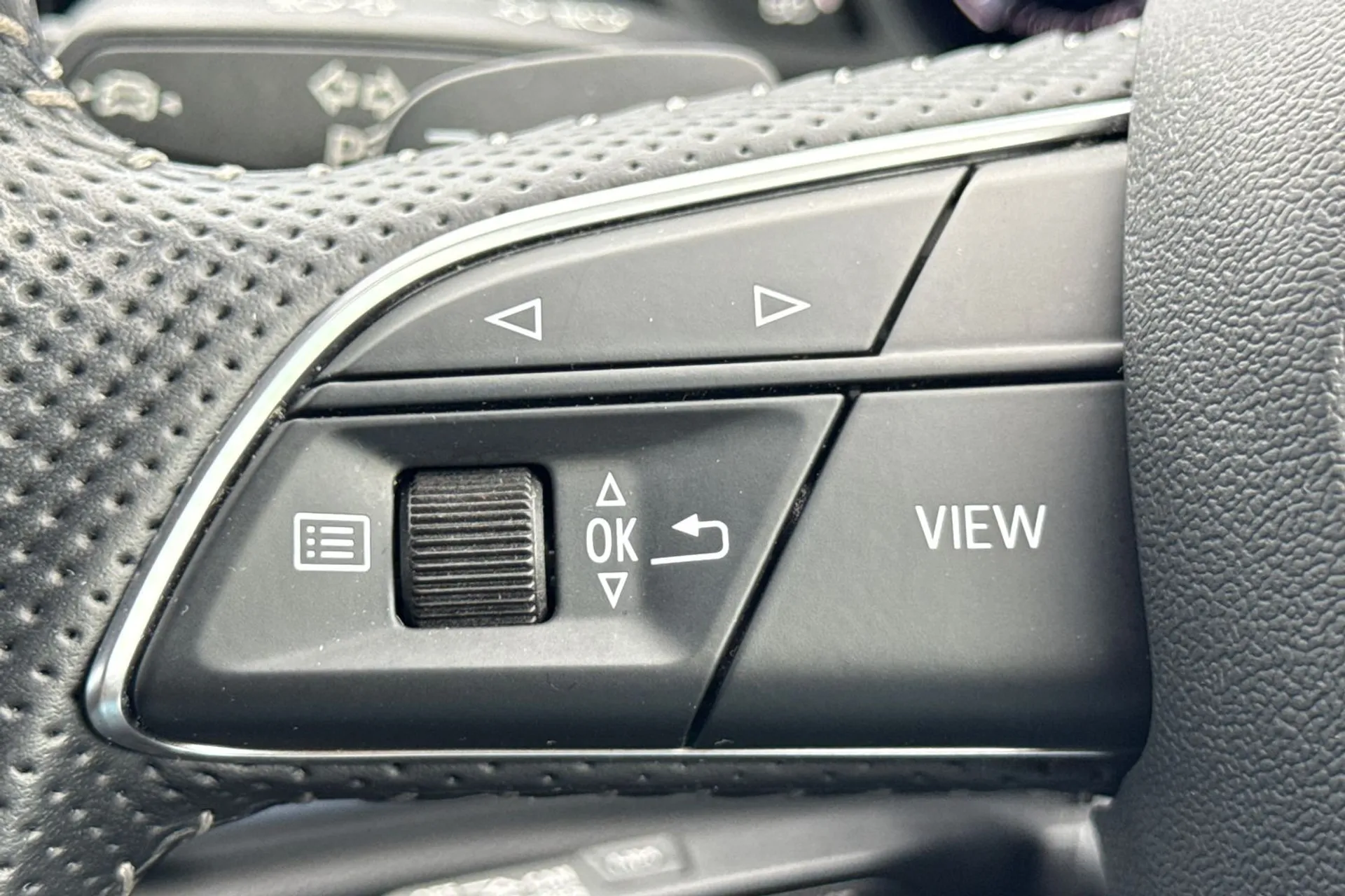 Audi Q3 thumbnail image number 25