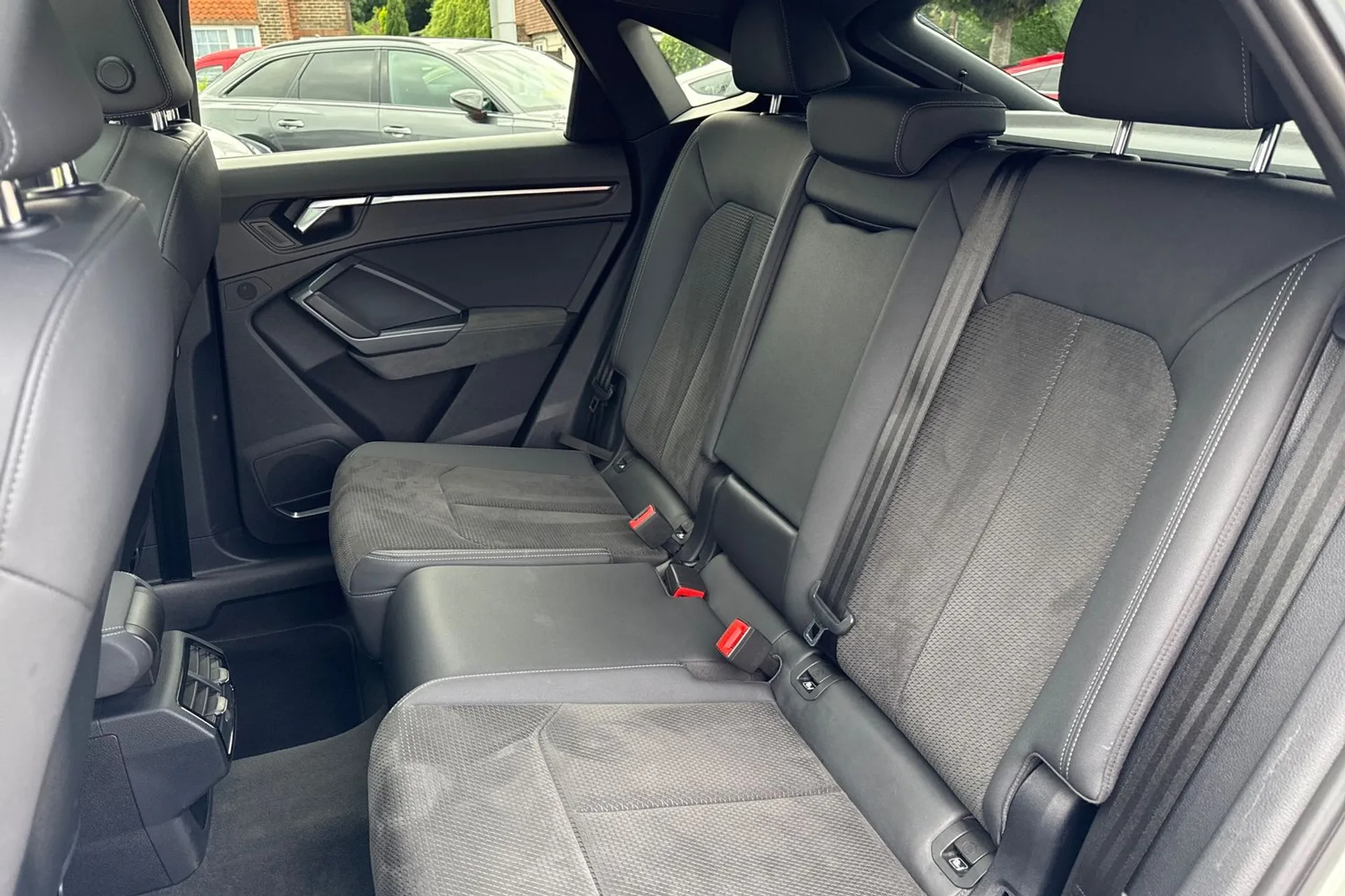 Audi Q3 thumbnail image number 48