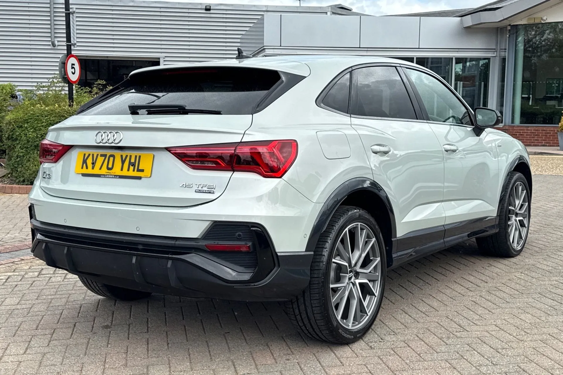 Audi Q3 thumbnail image number 4