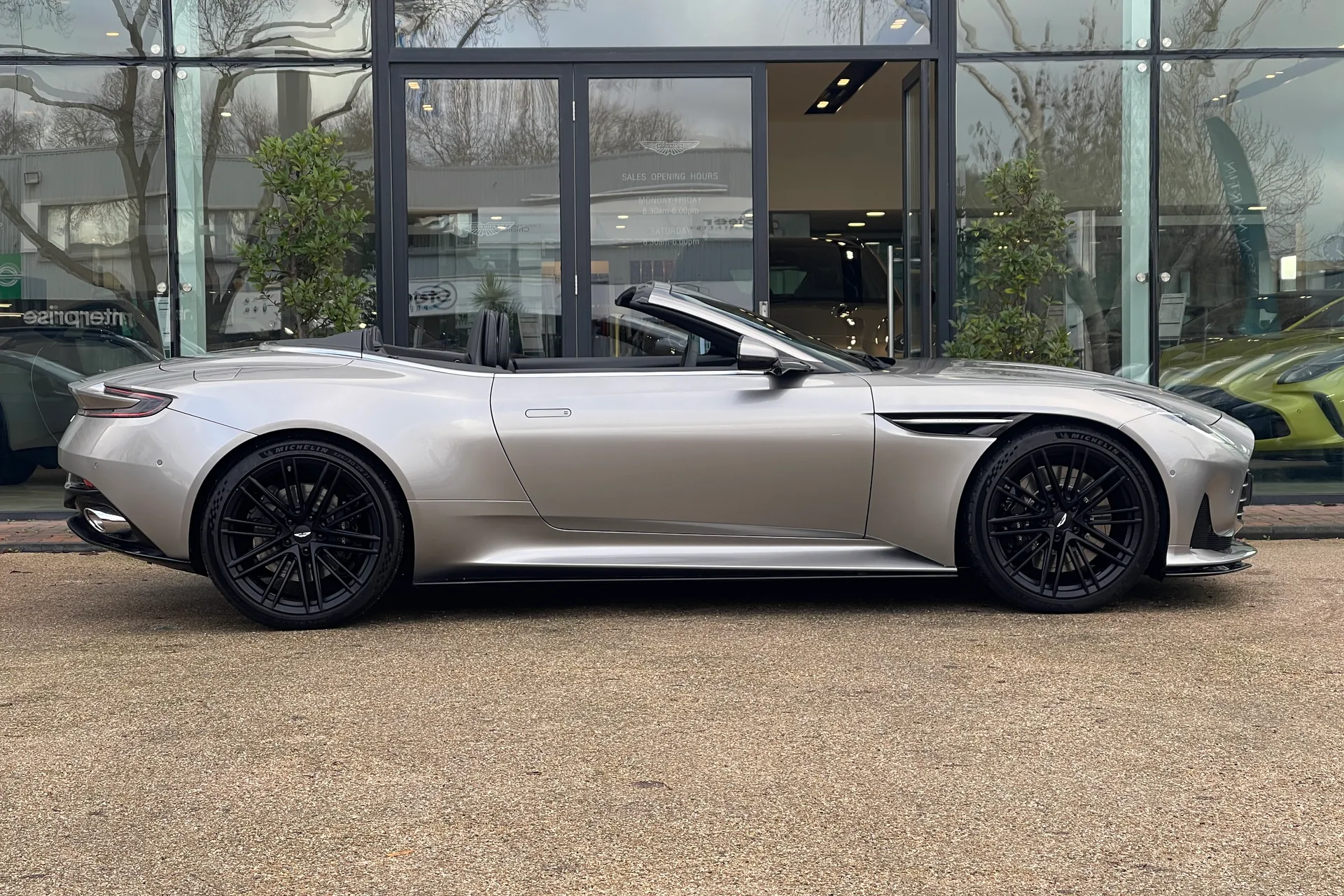 Aston Martin DB12 thumbnail image number 34