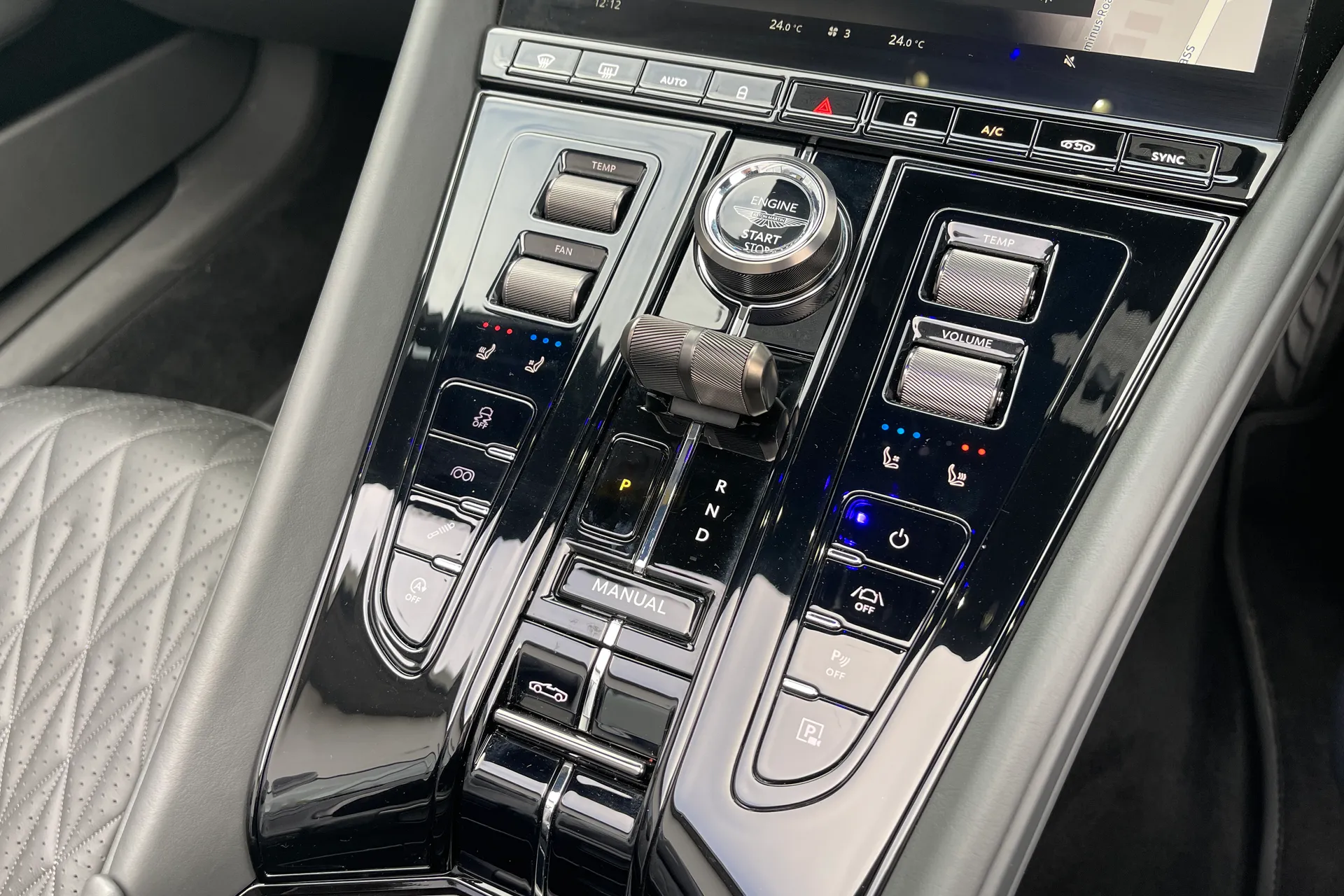 Aston Martin DB12 thumbnail image number 19