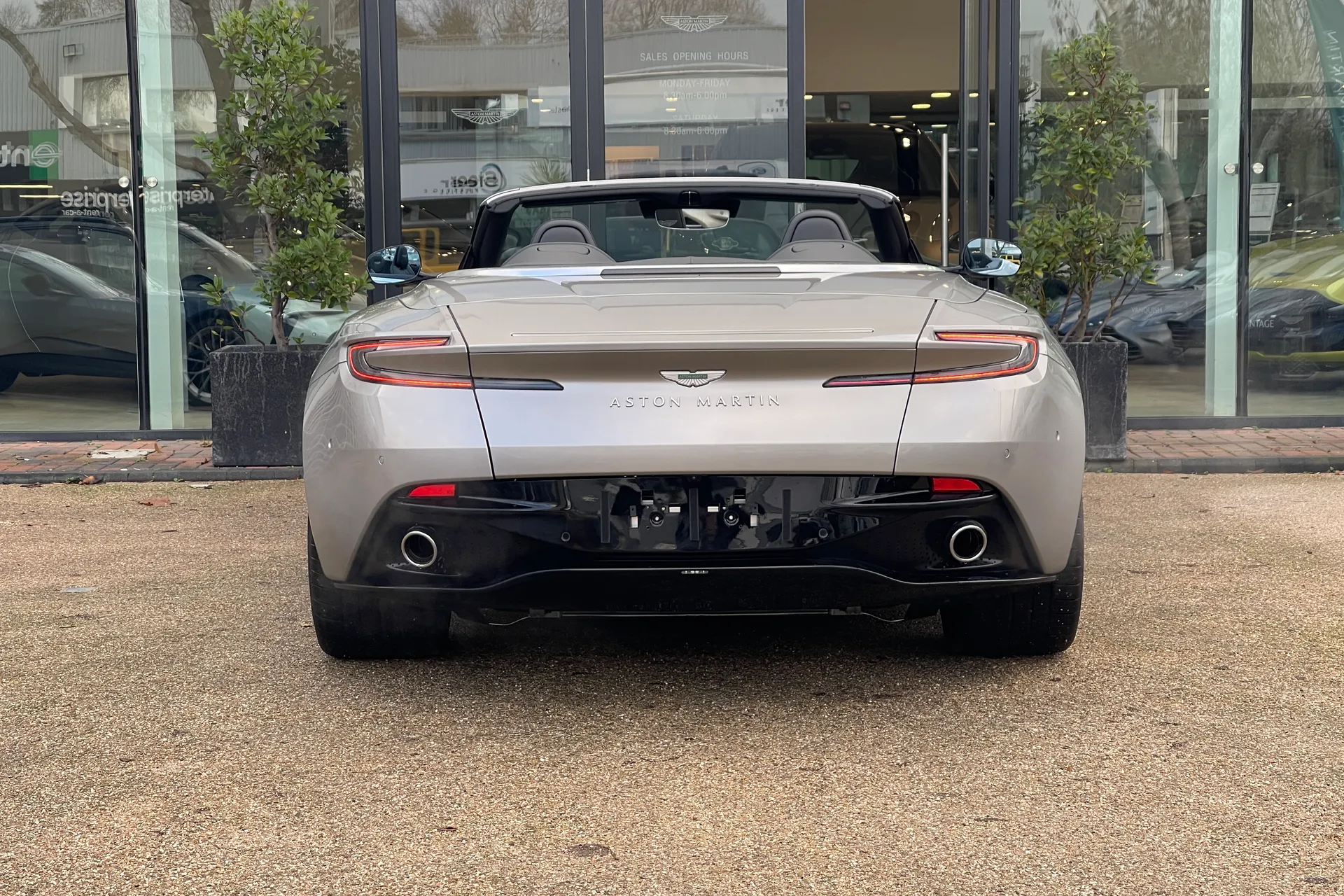 Aston Martin DB12 thumbnail image number 32