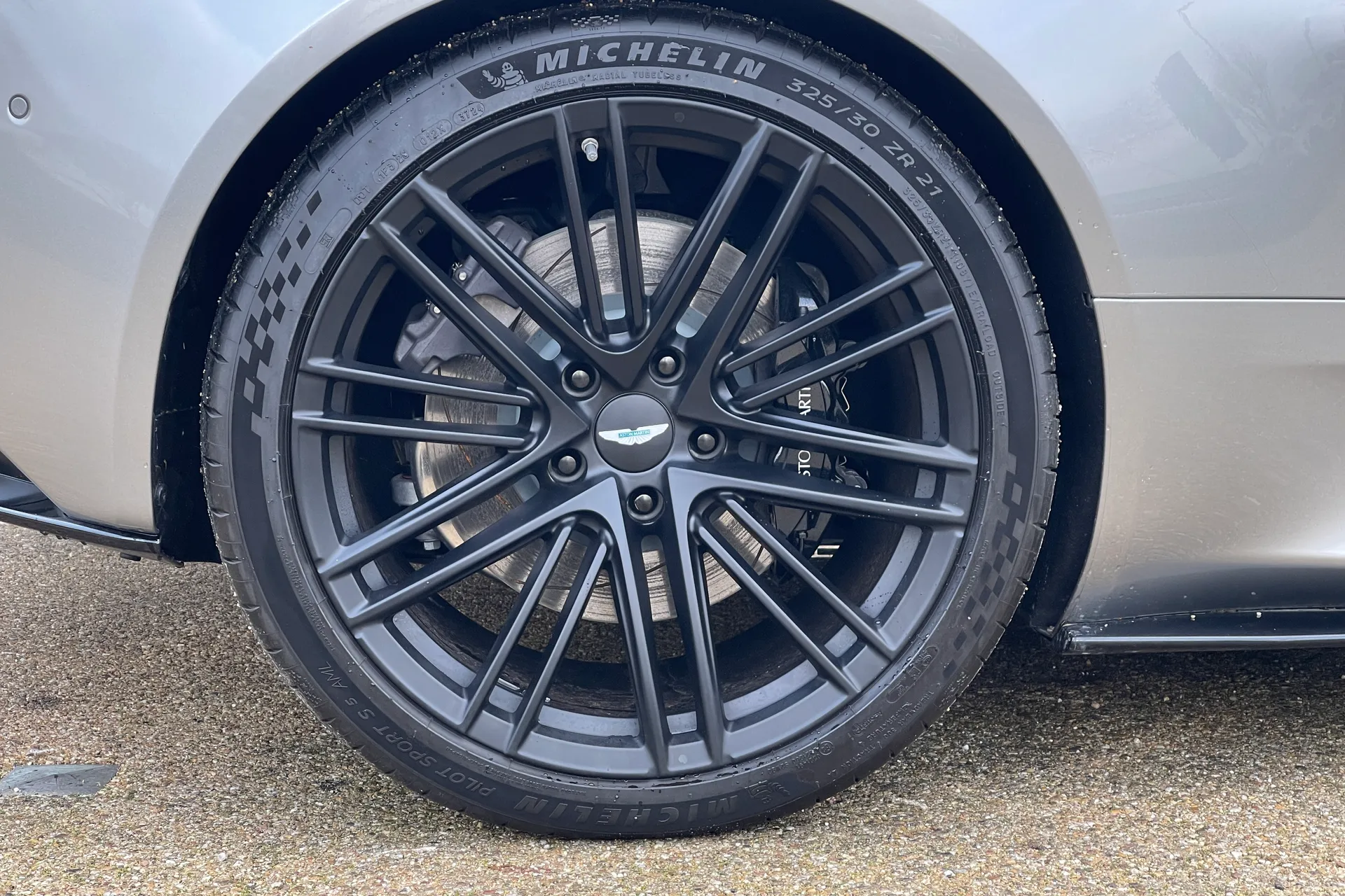 Aston Martin DB12 thumbnail image number 4