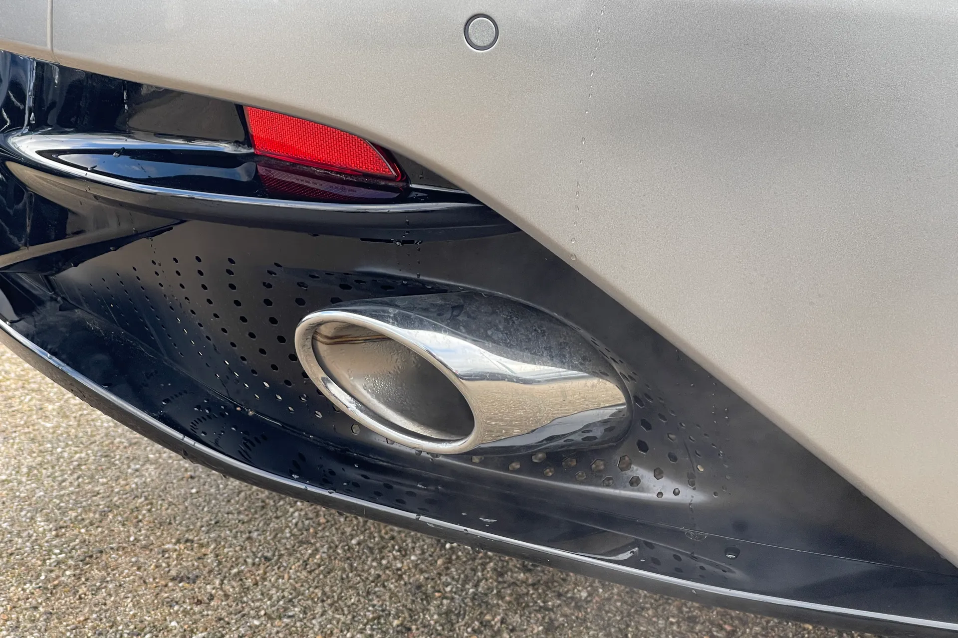 Aston Martin DB12 thumbnail image number 28