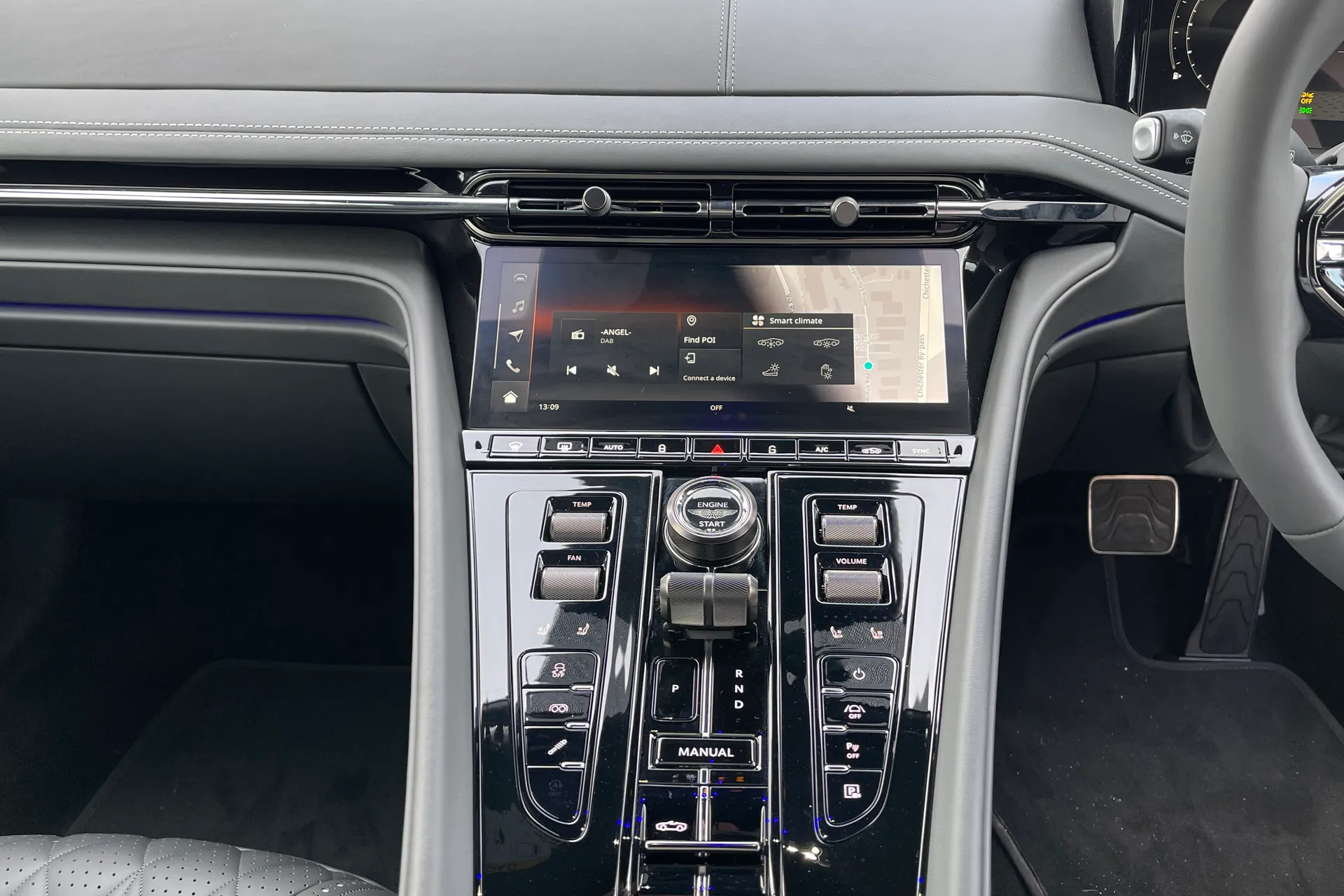 Aston Martin DB12 thumbnail image number 10